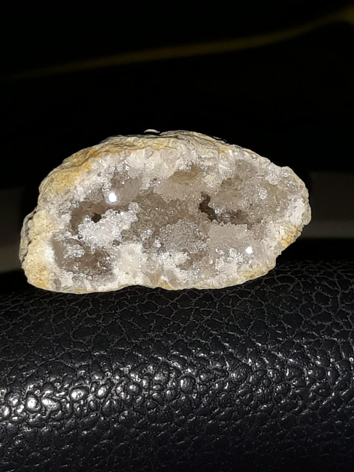 DANCING BEAR 25 Break Your Own Geodes, (Medium 1-1.5