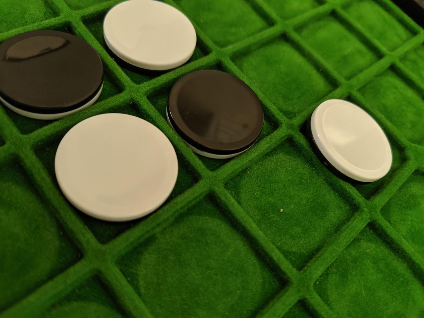 Ravensburger Othello - Classic Strategy Board Game for 2 Players - Easy to Learn, Hard to Master - Fast-Paced Family Fun - Ages 8+ customer photo 2