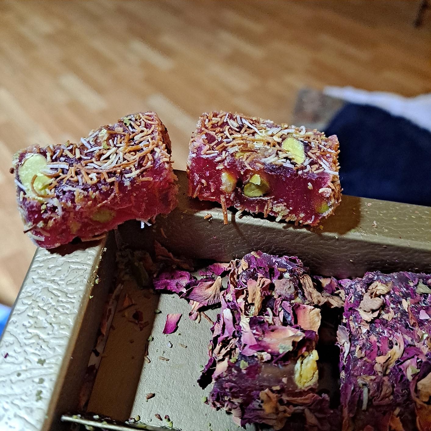 Cerez Pazari Turkish Delight Pistachio with Fantastic Rose & Pomegranate Flavour Experience in Luxury Gift Box 8.8 oz | Assorted Gourmet Soft Candy, Sweet Vegan Traditional Lokum (Loukoumi) (9-11 Pcs) customer photo 1