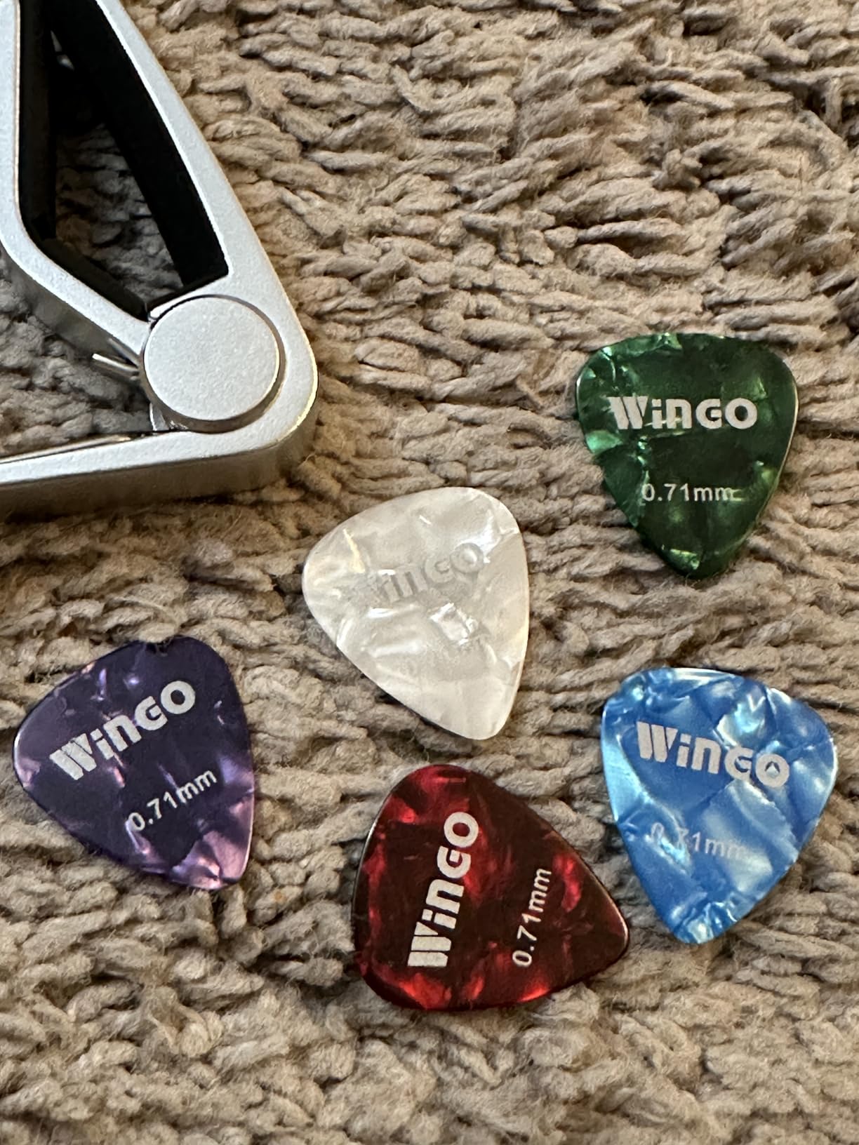 WINGO Guitar Capo for Acoustic and Electric Guitars - Rosewood Color with 5 Picks customer photo 1