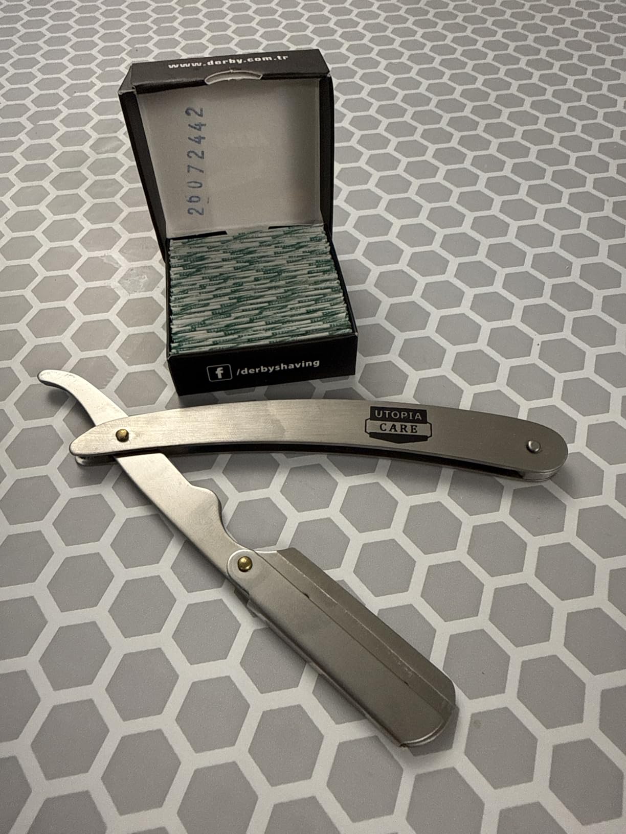 Utopia Care Professional Straight Razor for Men, Barber Straight Edge Razor Safety with 100 Pack Blades, Black customer photo 2