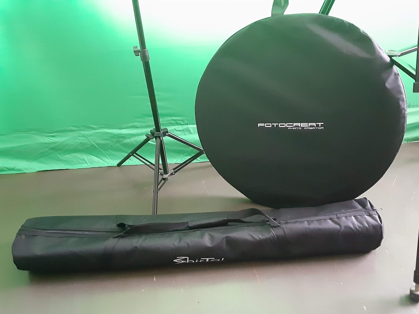 Collapsible Backdrop White Black Self Tape Pop Up Background customer photo 1
