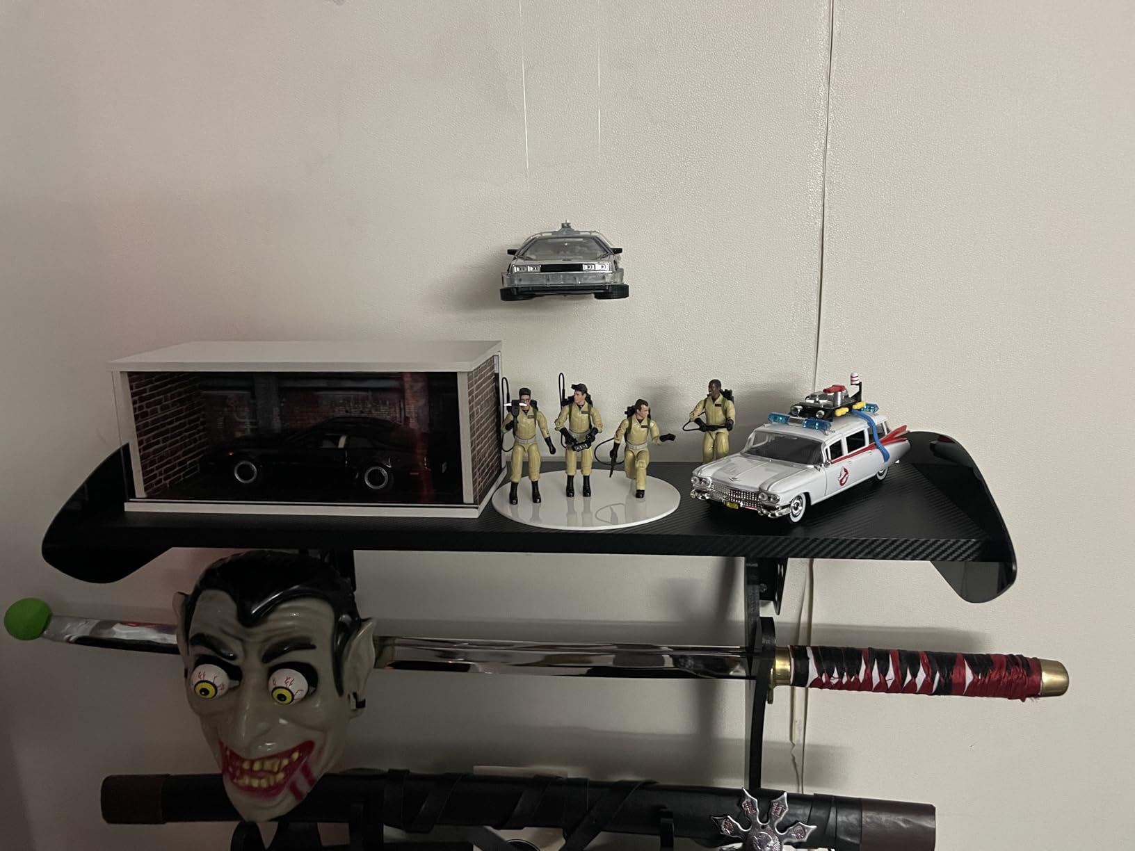 Jada Toys Hollywood Rides: Ghostbusters ECTO-1 White 1:24 Scale customer photo 1