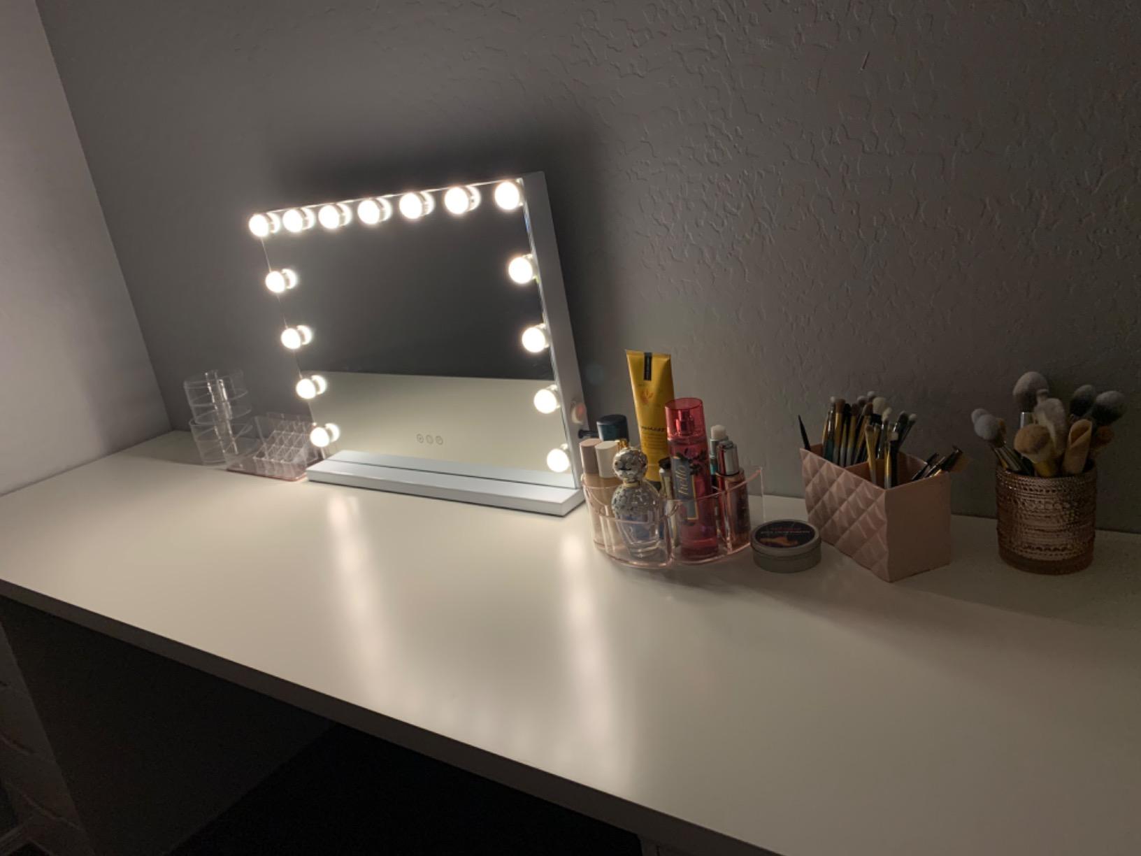 Hansong Vanity Mirror with Lights: Hollywood Lighted Makeup Mirror with 15 LED Bulbs, 22.8''x18'' Light Up Mirror with 3 Colors Modes for Desk, Large Mirrors with USB Charging Port for Bedroom, White customer photo 1