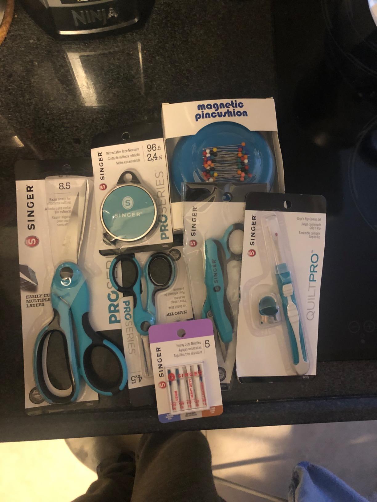 SINGER ProSeries Sewing Tool Kit, Scissors & Seam Ripper Bundle, 3 Count | Steel-blade sewing repair bundle: 5 inch thread snips, 4.5 inch detail scissors, comfort-grip seam ripper, plus a thimble customer photo 1