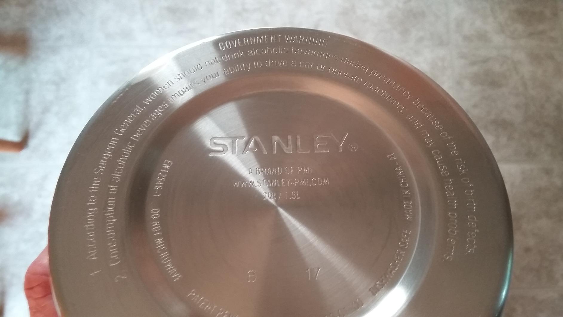 Stanley Classic Easy-Pour Growler 64 oz | Keeps Beer Cold or Coffee Hot | Leakproof Steel Lined Lid and Easy to Carry Handle | Insulated Stainless Steel | BPA-Free | Green customer photo 1