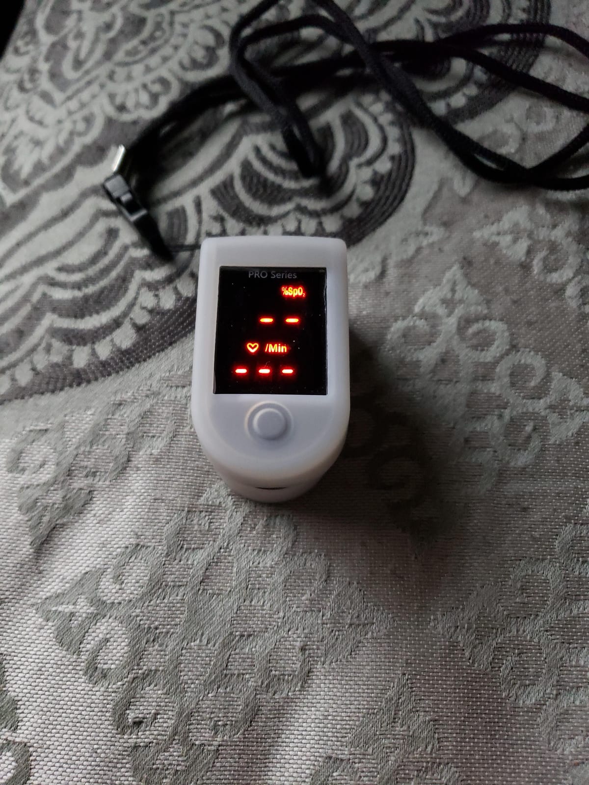 Zacurate 500 Series Fingertip Pulse Oximeter Blood Oxygen Saturation Monitor with Silicon Cover, Batteries and Lanyard customer photo 1