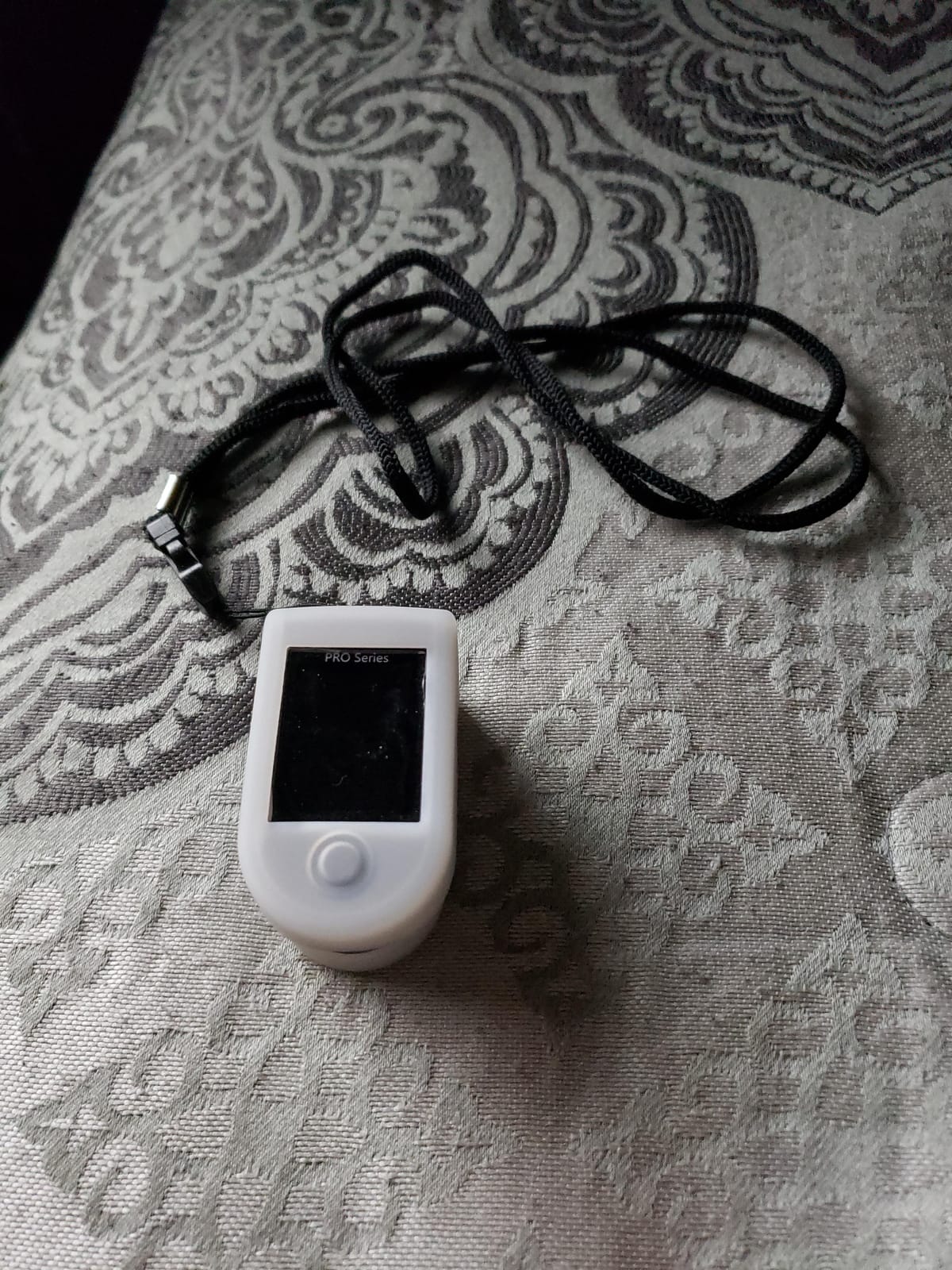 Zacurate 500 Series Fingertip Pulse Oximeter Blood Oxygen Saturation Monitor with Silicon Cover, Batteries and Lanyard customer photo 2