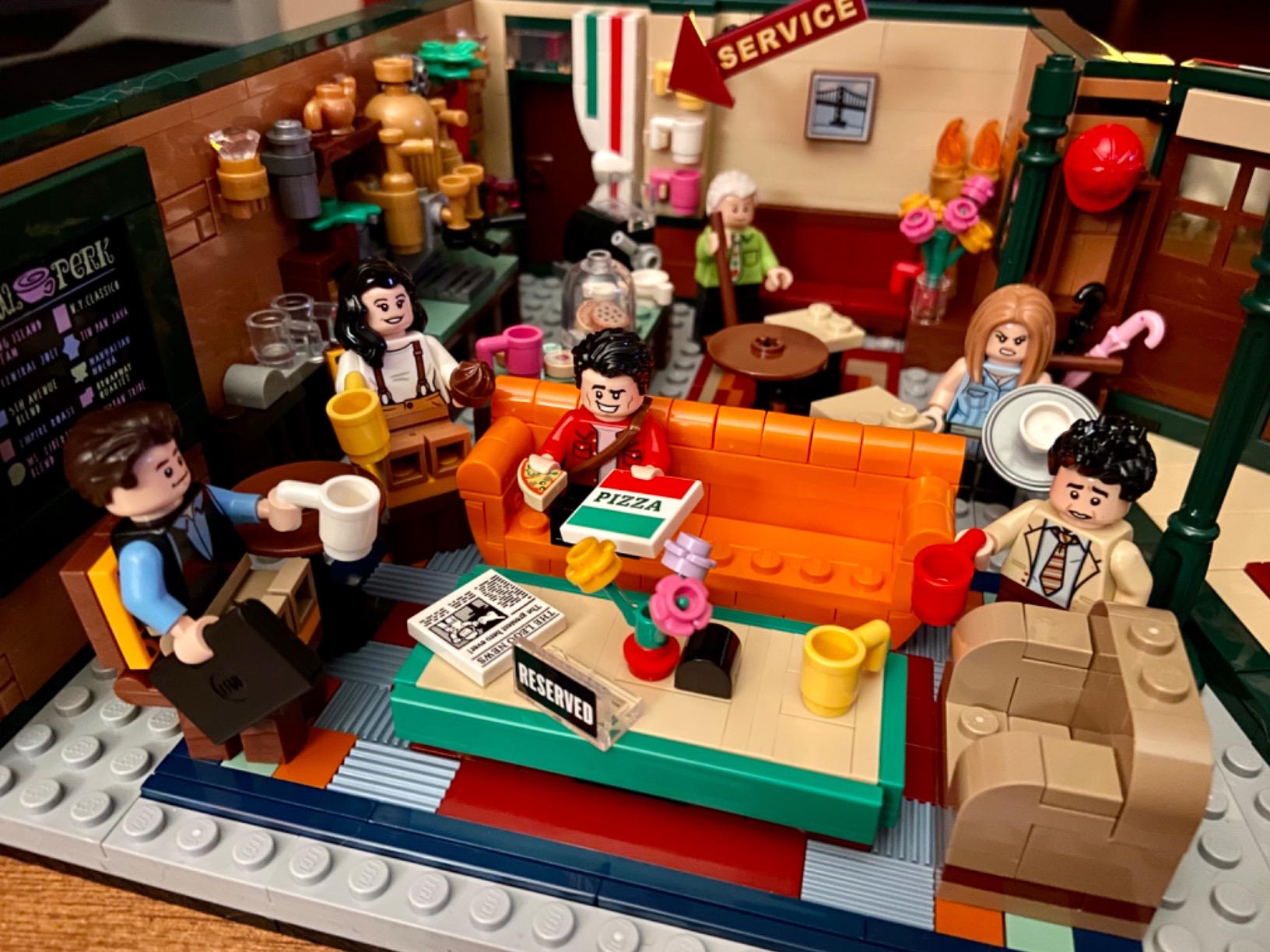 LEGO Ideas 21319 Central Perk Building Kit (1,070 Pieces) customer photo 1