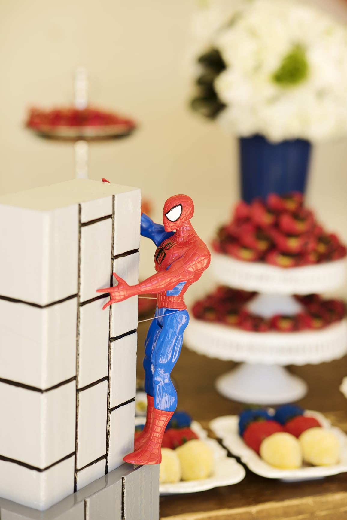 Spider-Man Titan Hero Series Action Figure, 30-cm-Scale Super Hero Toy, for Kids Ages 4 and Up customer photo 1