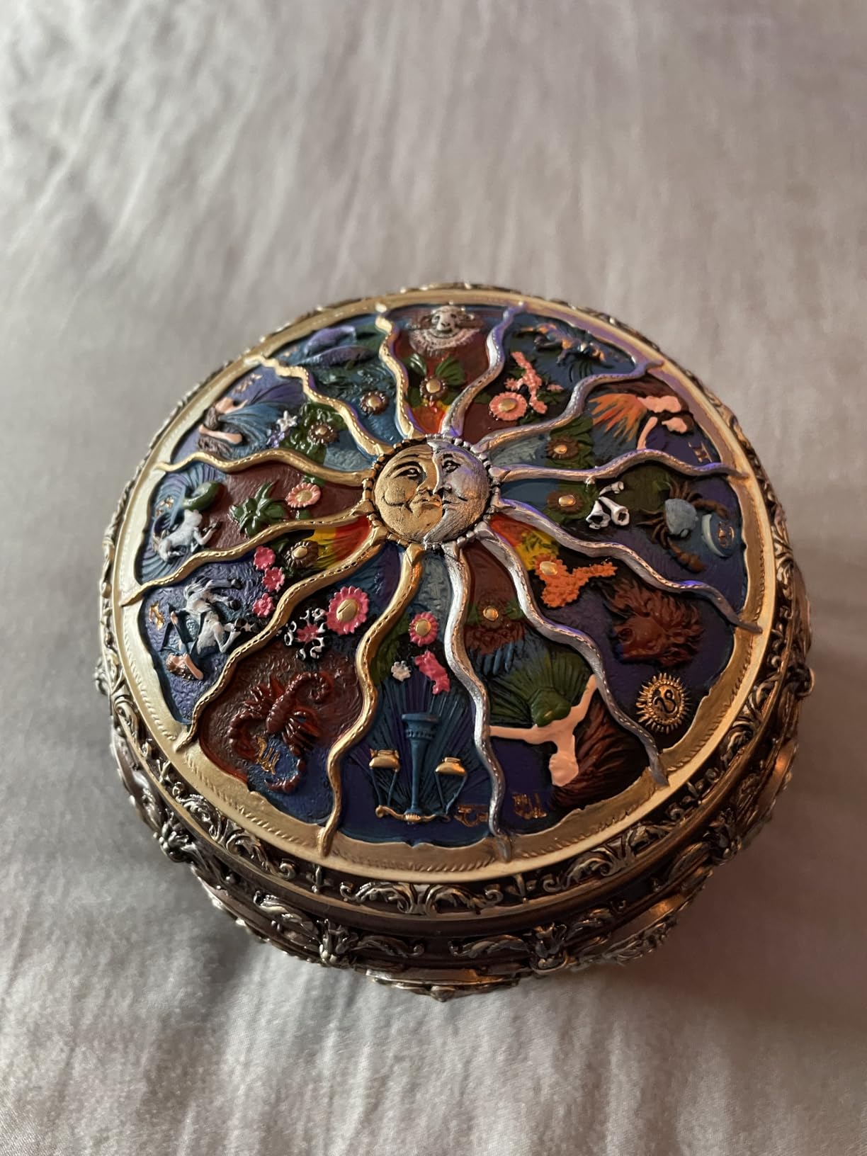 Briskfeel Vintage Music Box with Constellations Rotating Goddess LED Lights customer photo 1
