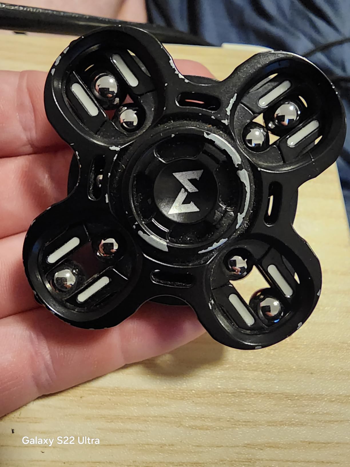 Fidget Spinners, Fidget Spinner Gifts for Adults, Stress Anxiety ADHD Relief Figets Toy, Metal Finger Hand Spinner Toy with Luminous Light, Silent Spinner Precision Bearing Light Release Glow in Dark customer photo 1
