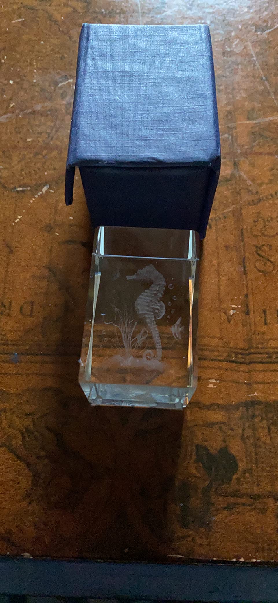 Crystal Glass Seahorse Statue Model, 3D Laser Etched Crystal Seahorse Figurine Art, Animal Crystal Glass Cube Engraving Seahorse Ornaments Gifts (30x30x40mm) customer photo 2