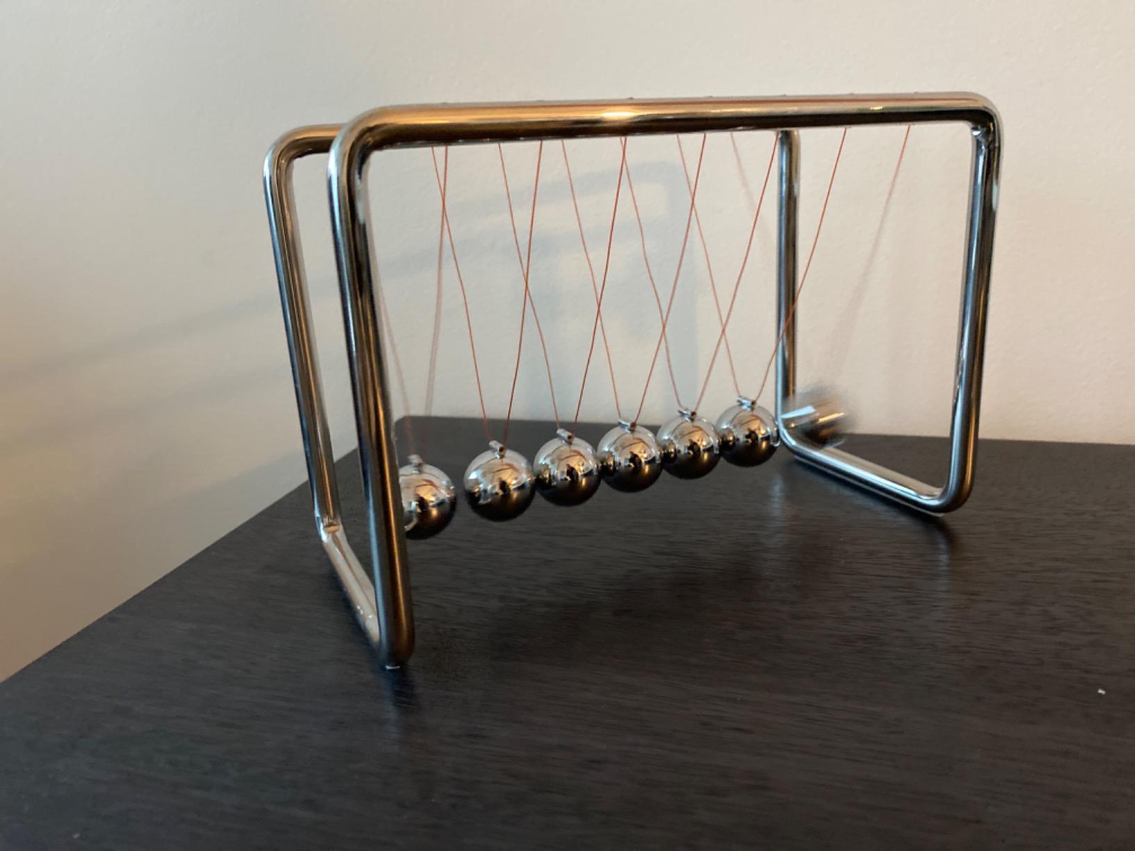 CERROPI Newtons Cradle Pendulum with 7 Balls, Classic Swing Newton Balance Ball, 30+ Sec Swingtime, Science Physics Gadget, Desk Toys & Office Gadgets for Desk Decorations customer photo 2