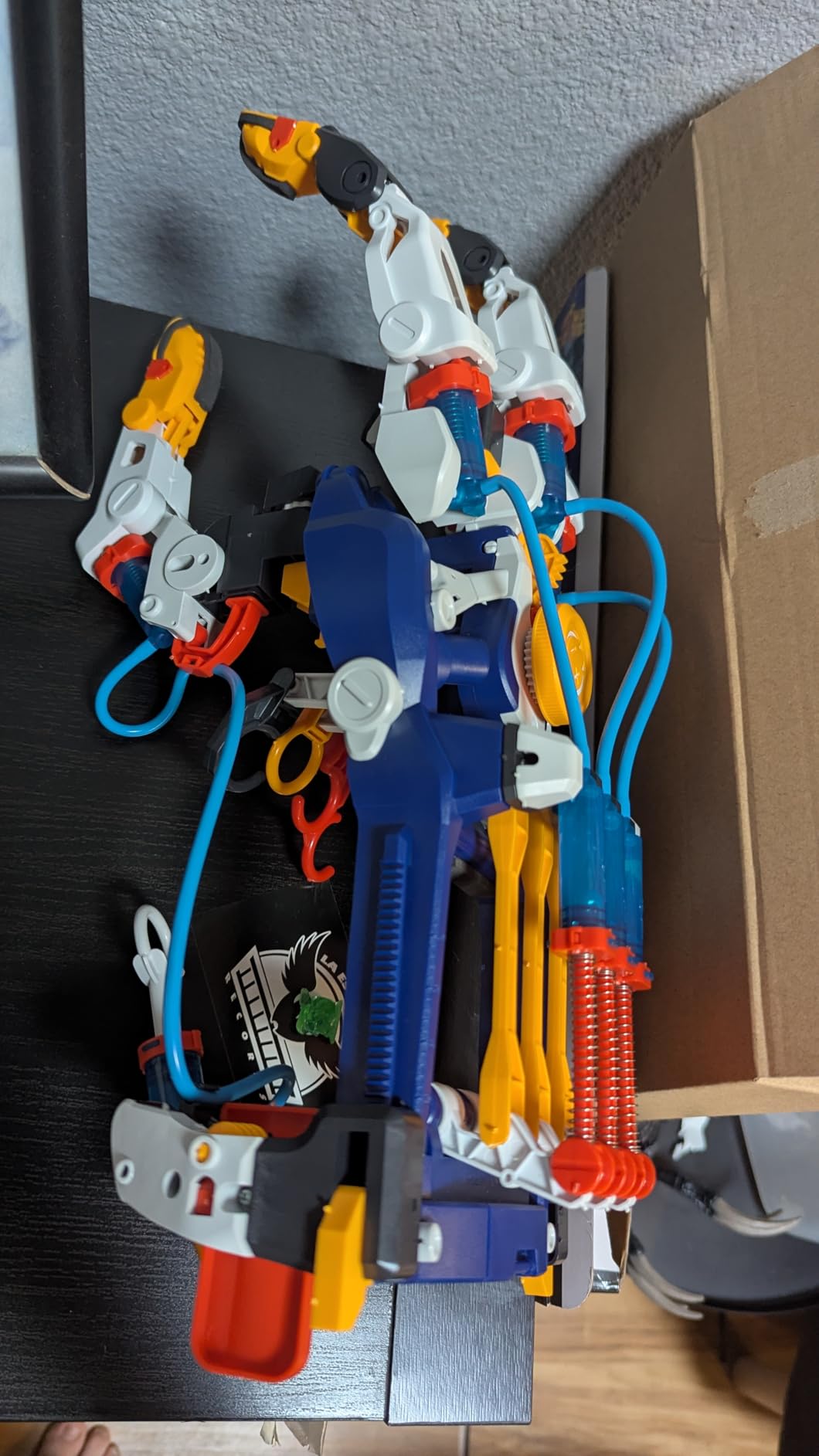 Thames & Kosmos Mega Cyborg Hand STEM Experiment Kit | Build Your Own GIANT Hydraulic Amazing Gripping Capabilities Adjustable for Different Sizes Learn Pneumatic Systems customer photo 1