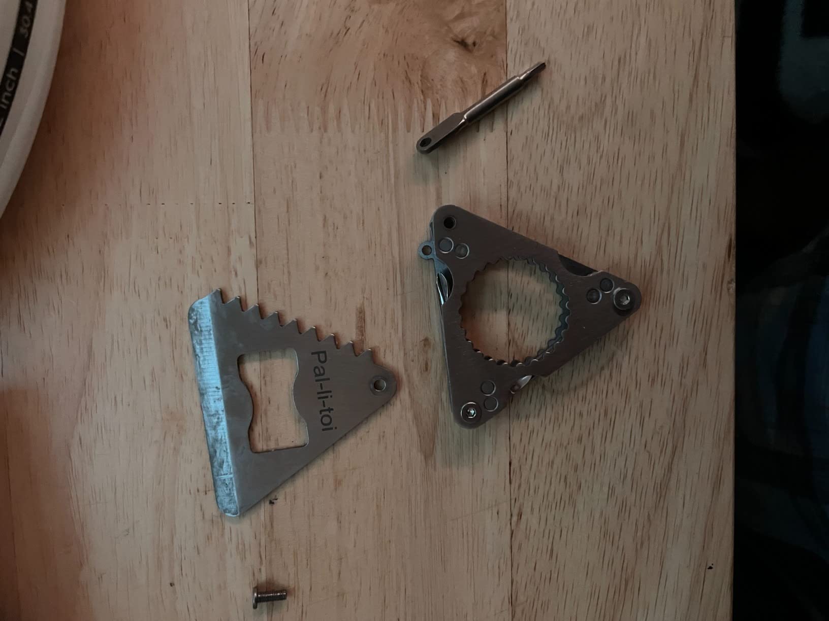 Ultimate SURF Gift Keychain - Multi Tool | Fin Key | Wax Comb | Wax Scraper | Bottle Opener | Screwdrivers | + 6 FCS GRUB Screws customer photo 1