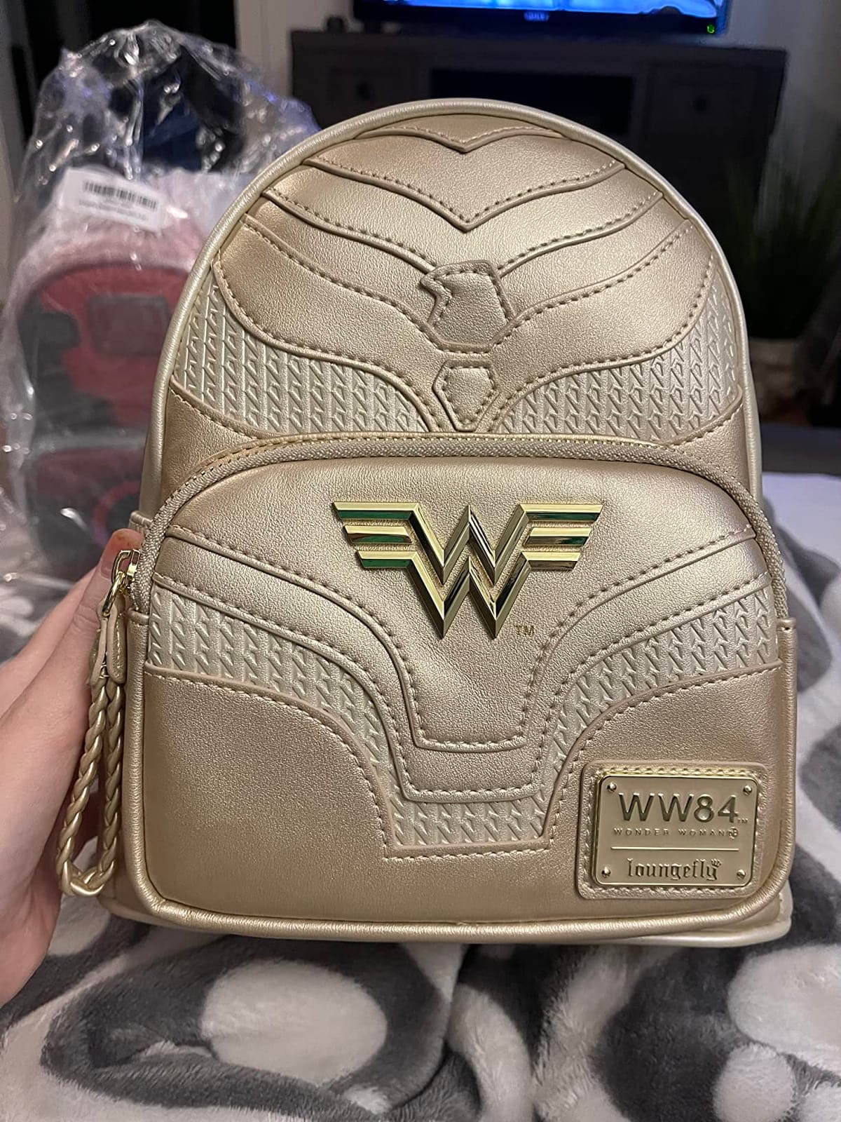 Loungefly x DC Comics Wonder Woman 1984 Cosplay Mini Backpack (One Size, Gold) customer photo 1