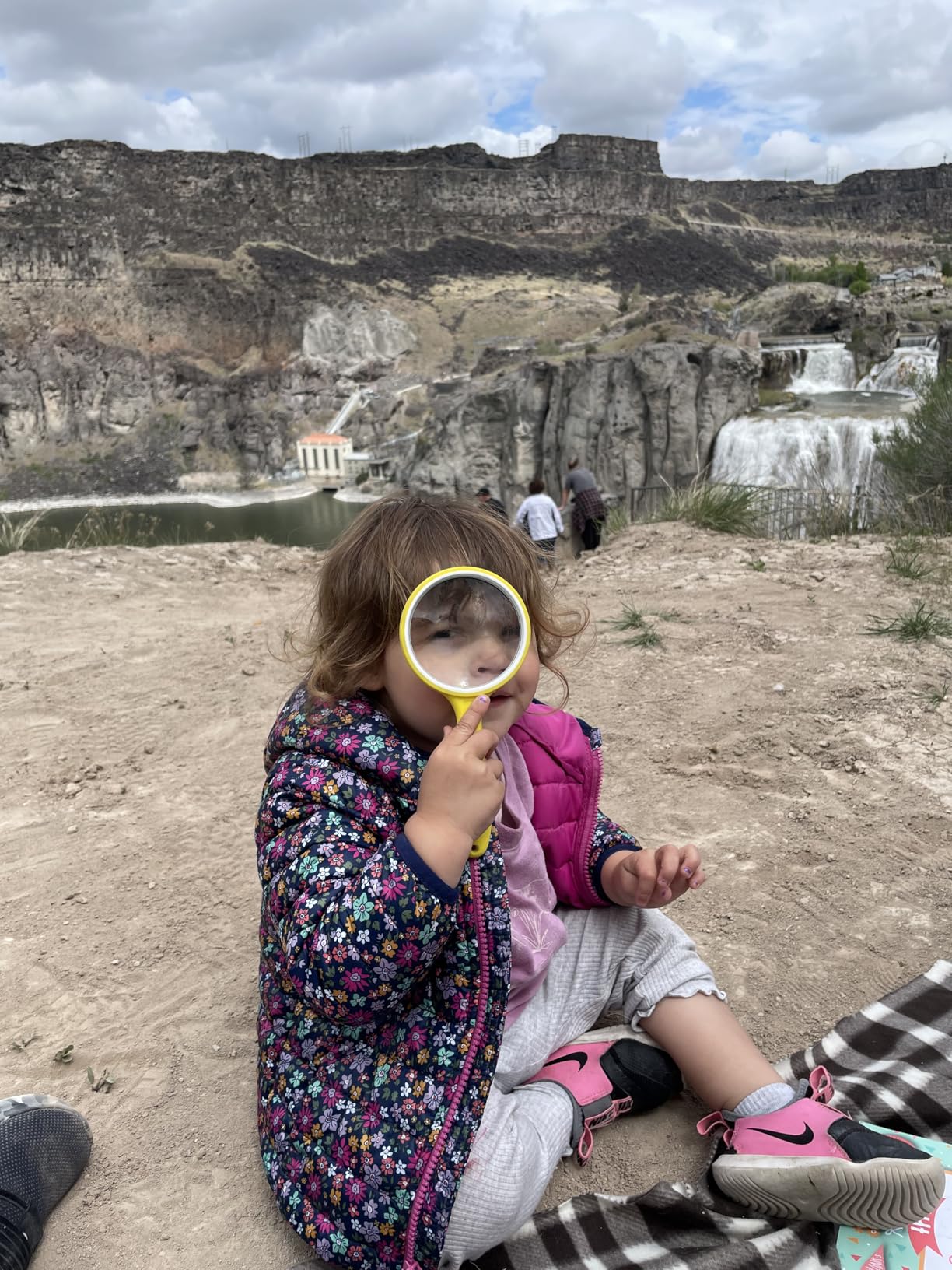 Leffis 3 Pack Magnifying Glass, 10X Reading Magnifier for Kids and Seniors | Non-Slip Handheld Magnifying Glass 75mm Magnifying Glass Lens for Reading, and Nature Exploration customer photo 2