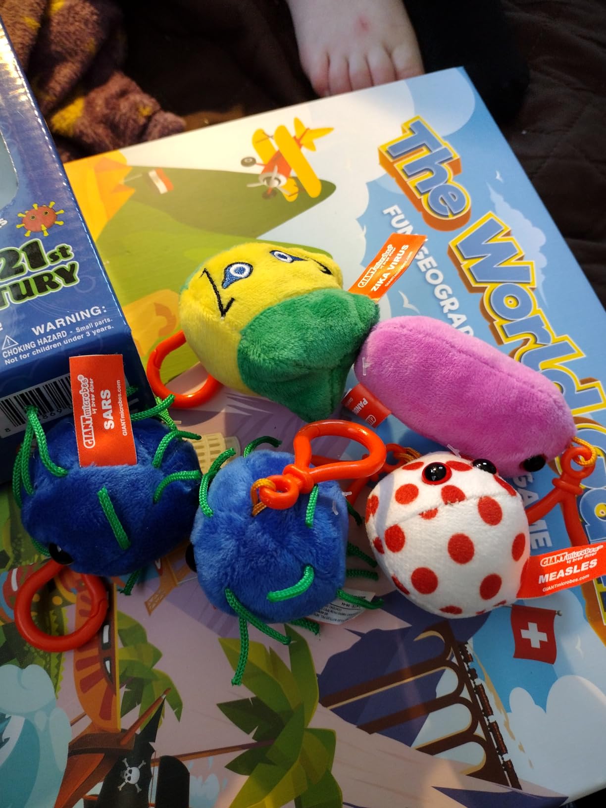 GIANT MICROBES Plagues of the 21st Century Gift Box, Science Keychains | 3