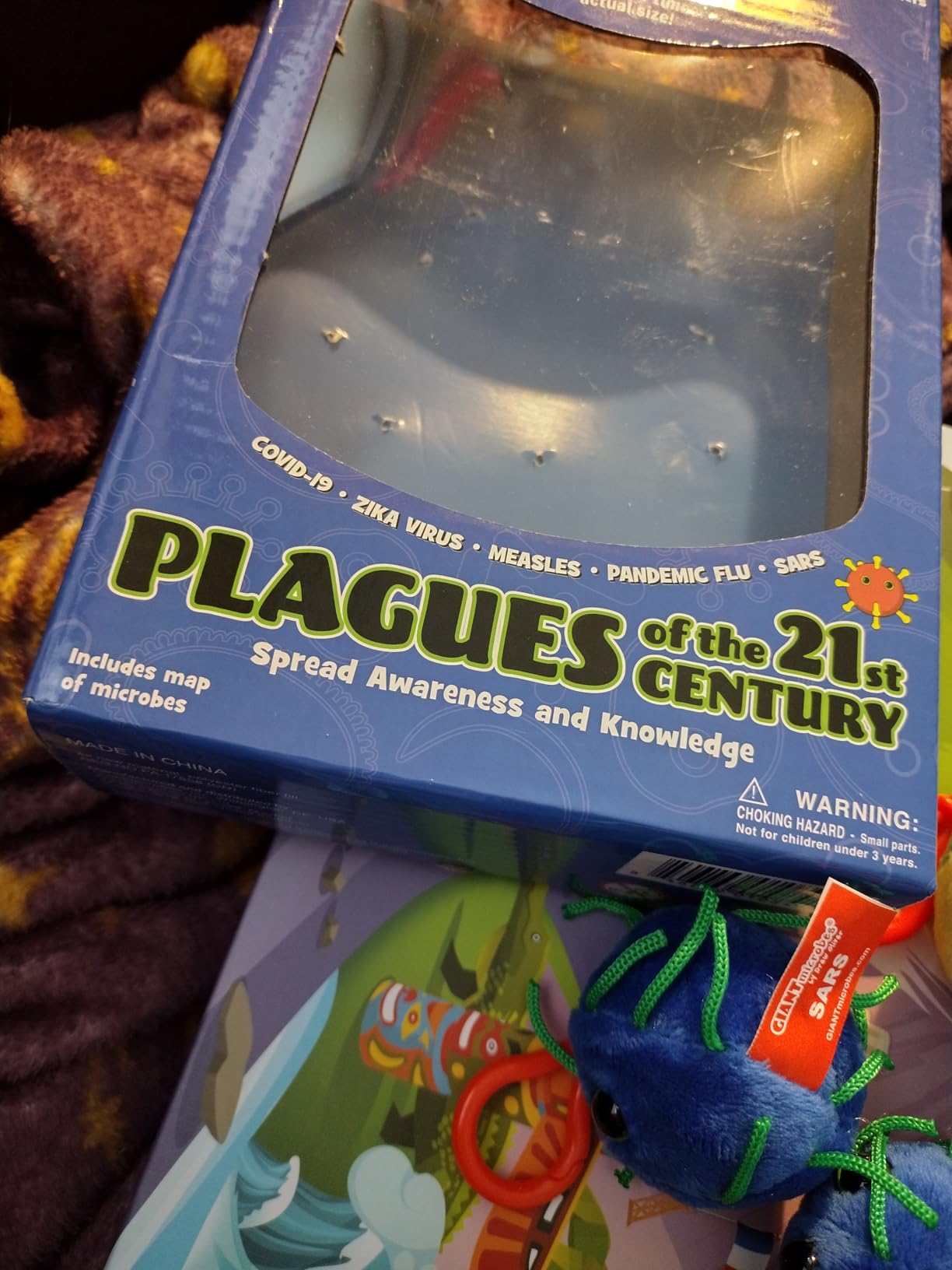 GIANT MICROBES Plagues of the 21st Century Gift Box, Science Keychains | 3