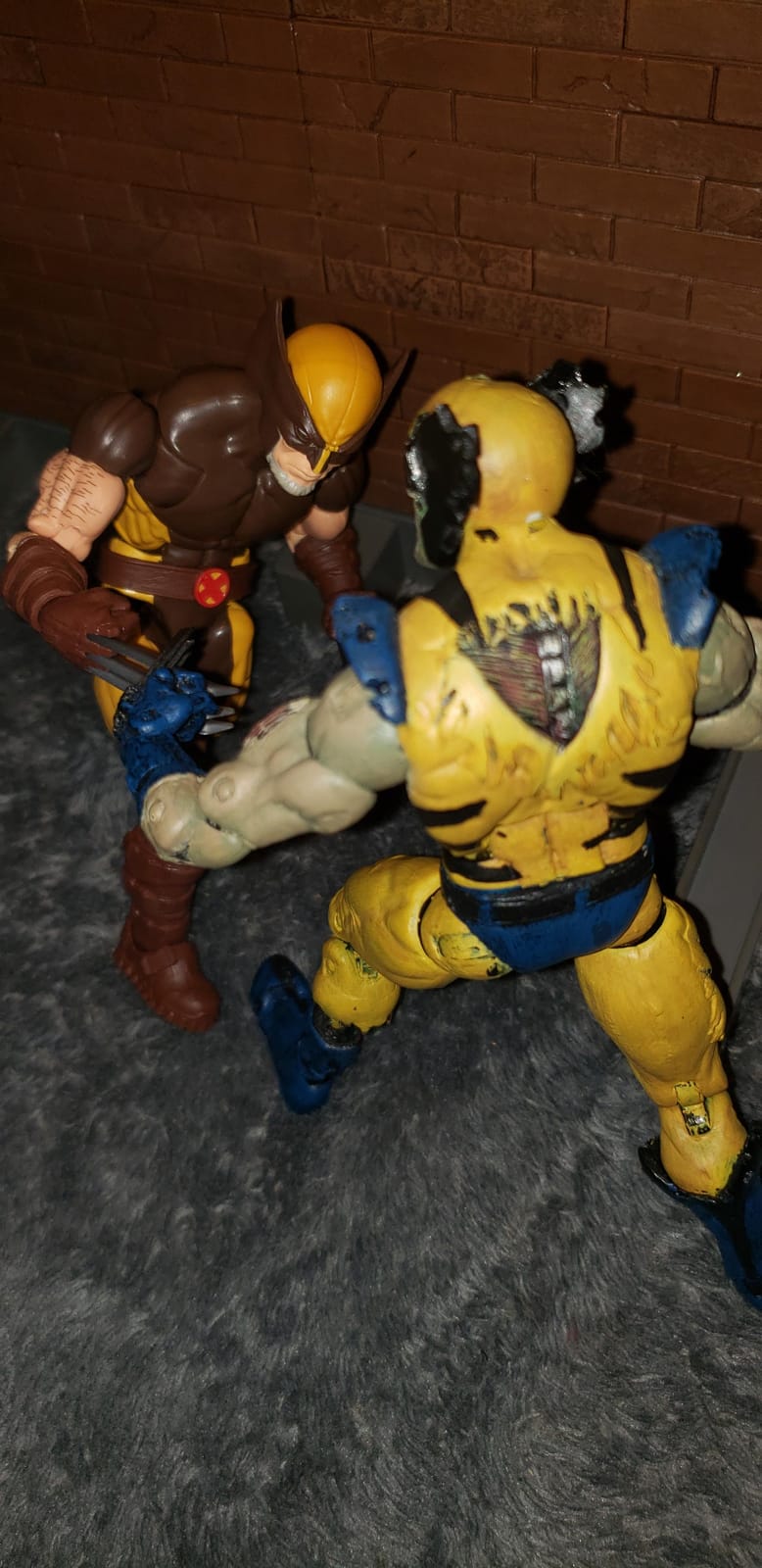 Hasbro Marvel Legends Series X-Men 6-inch Collectible Wolverine Action Figure Toy, Premium Detail and Accessory, Ages 4 and Up | Marvel Legends X-Men 6 Inch Action Figure BAF Tri-Sentinel - Wolverine customer photo 2