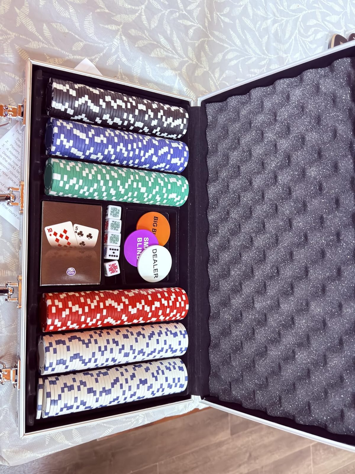 Spin Master Games, Cardinal Classics, 300-Piece Poker Set with Aluminum Carrying Case & Professional Weight Chips & Poker Dice, for Ages 8+ customer photo 2