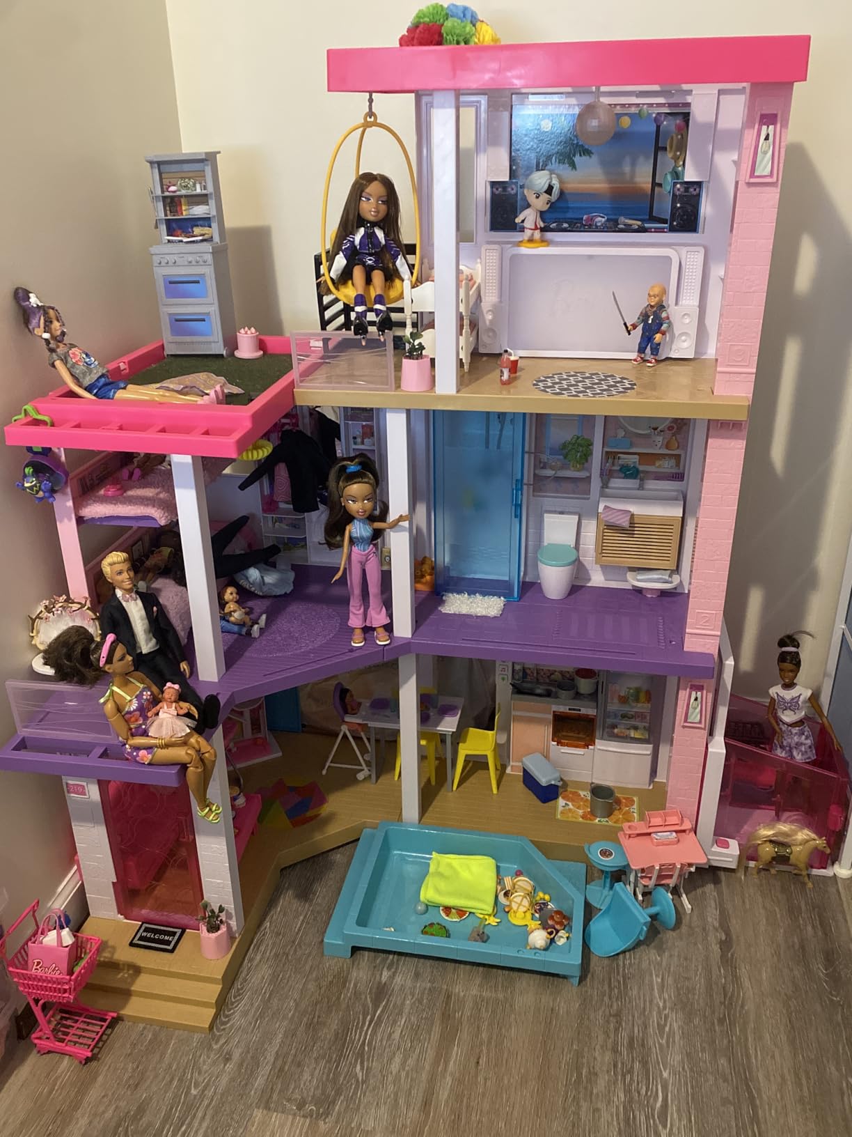 Barbie Dreamhouse Dollhouse Playset | Wheelchair Accessible Elevator, 10 Play Areas with 3 Custom Light Settings, Ages 3+ (Amazon Exclusive) customer photo 1