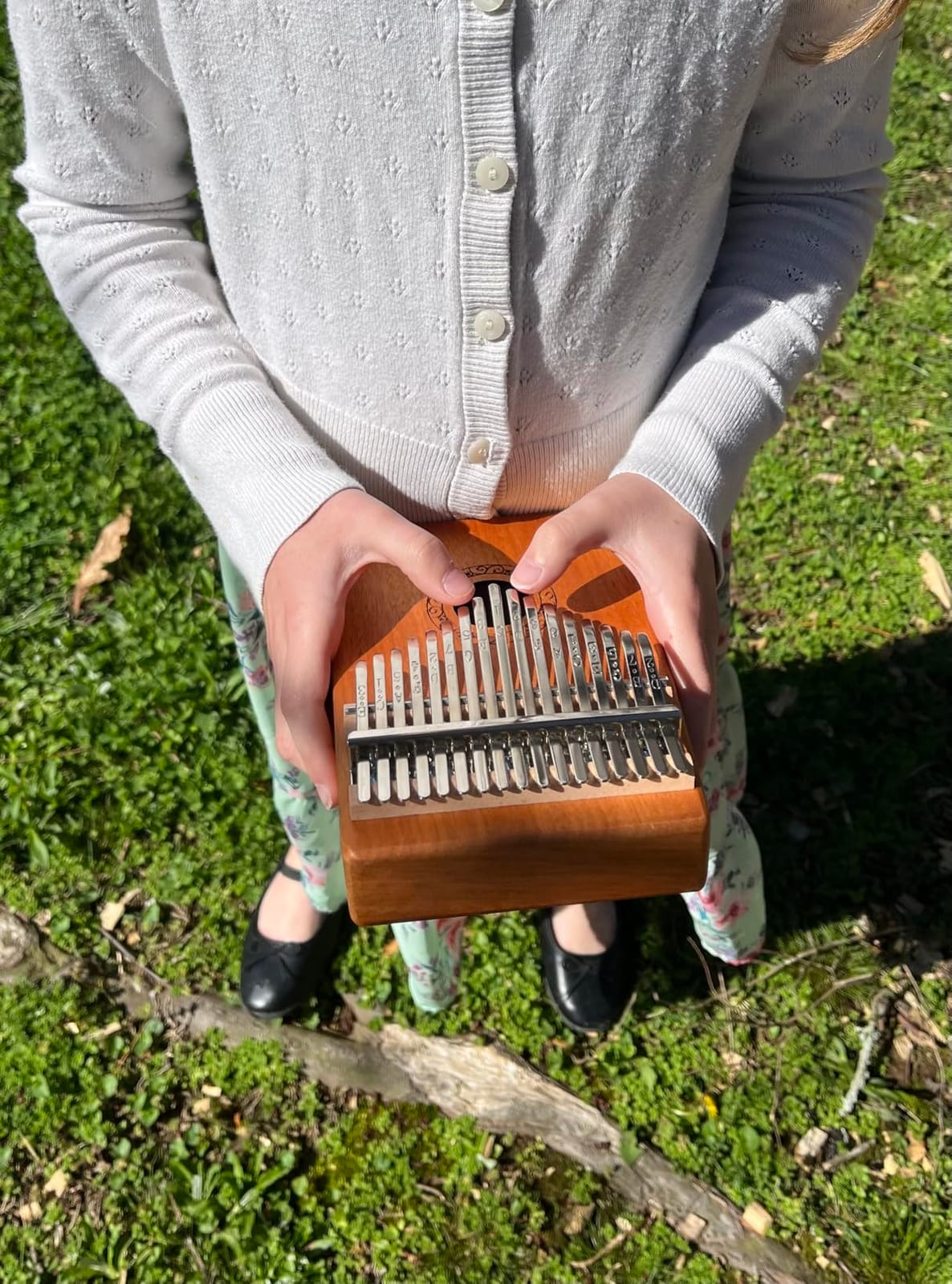 Kalimba Thumb Piano, YUNDIE Portable 17 Keys Mbira Finger Piano with Tune Hammer and Instruction, Musical Instruments Birthday Gift for Adult Beginners Professional (Brown) customer photo 1