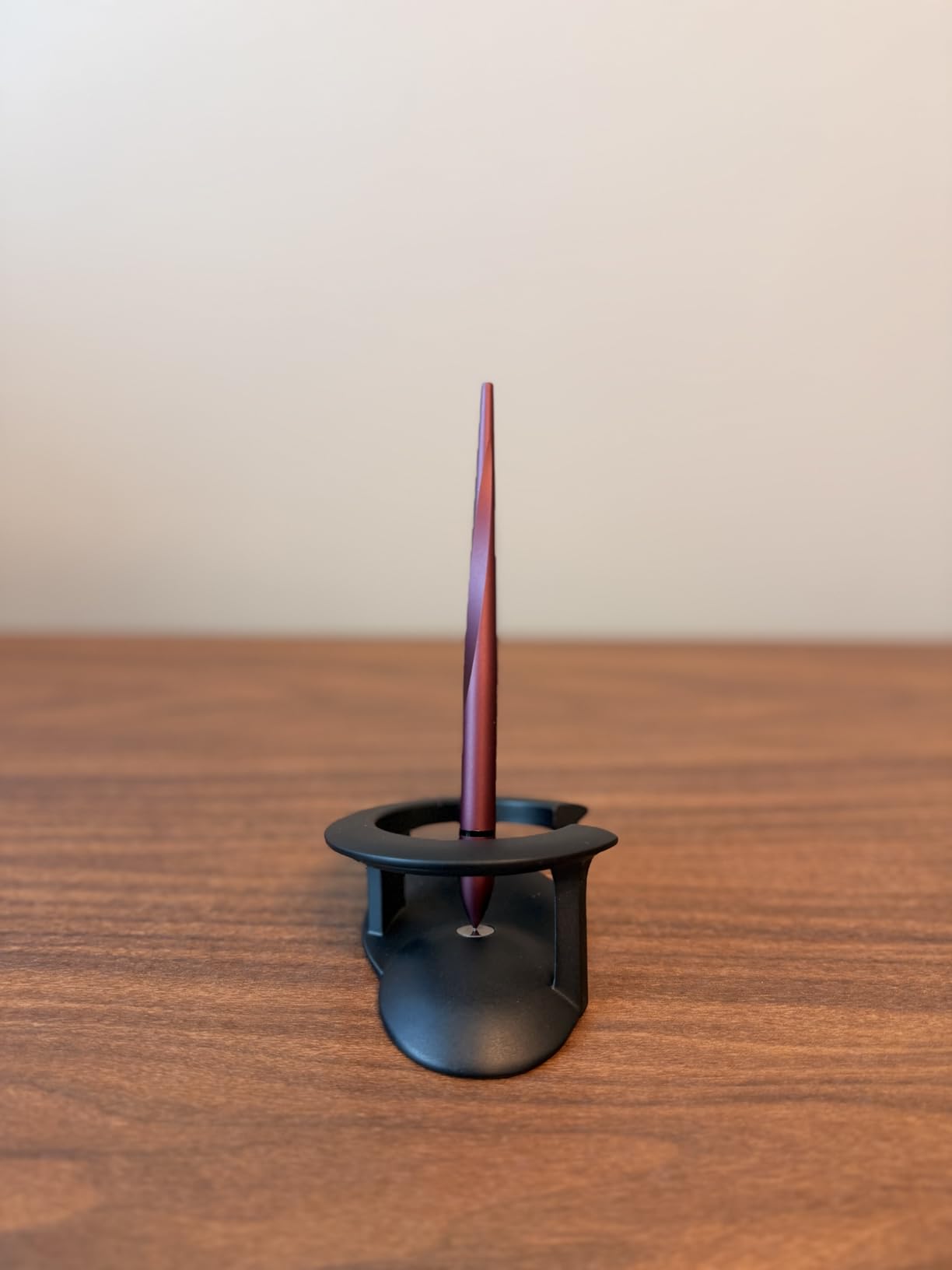 novium Hoverpen Interstellar, Mars Magma, Ballpoint Pen, Unisex | 23.5 Degree Angle, Schmidt Ballpoint Cartridges, Smooth Writing, No Spills, No Spotting, No Explosions customer photo 1