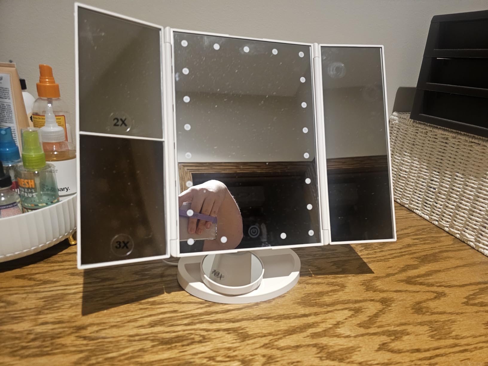 HUONUL Makeup Mirror, Vanity Mirror with Lights, 2X/3X/10X Magnification, Touch Control, Trifold, Dual Power Supply, Birthday Gifts for Women, Wife, Mom, Girls,Dorm Room Essentials customer photo 2