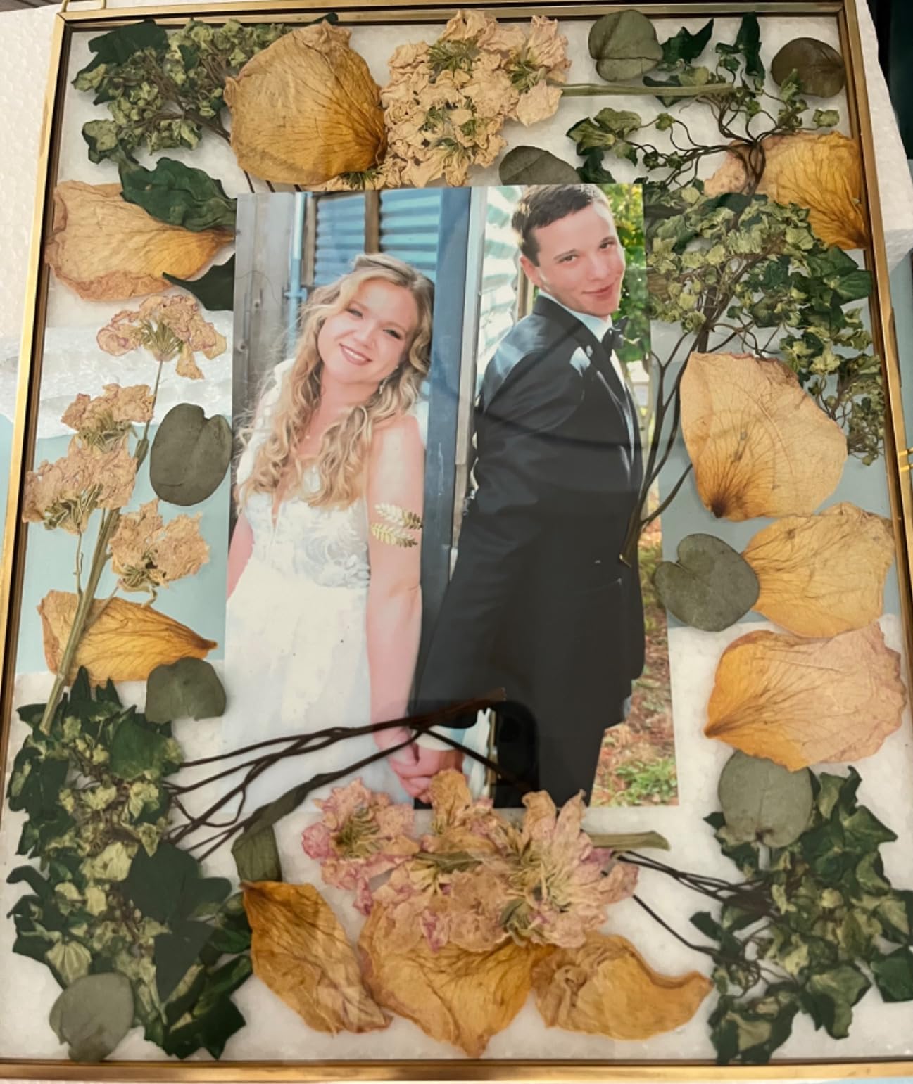 Beedecor Double Glass Frame for Pressed Flowers, Leaf and Artwork - Set of 2 Hanging Picture Frames, Tempered Glass Floating Pressed Flower Frames, Large Rectangular Wall Decor Photo Display, Clear Metal Glass Frames with Chain (8x10, Gold) customer photo 2