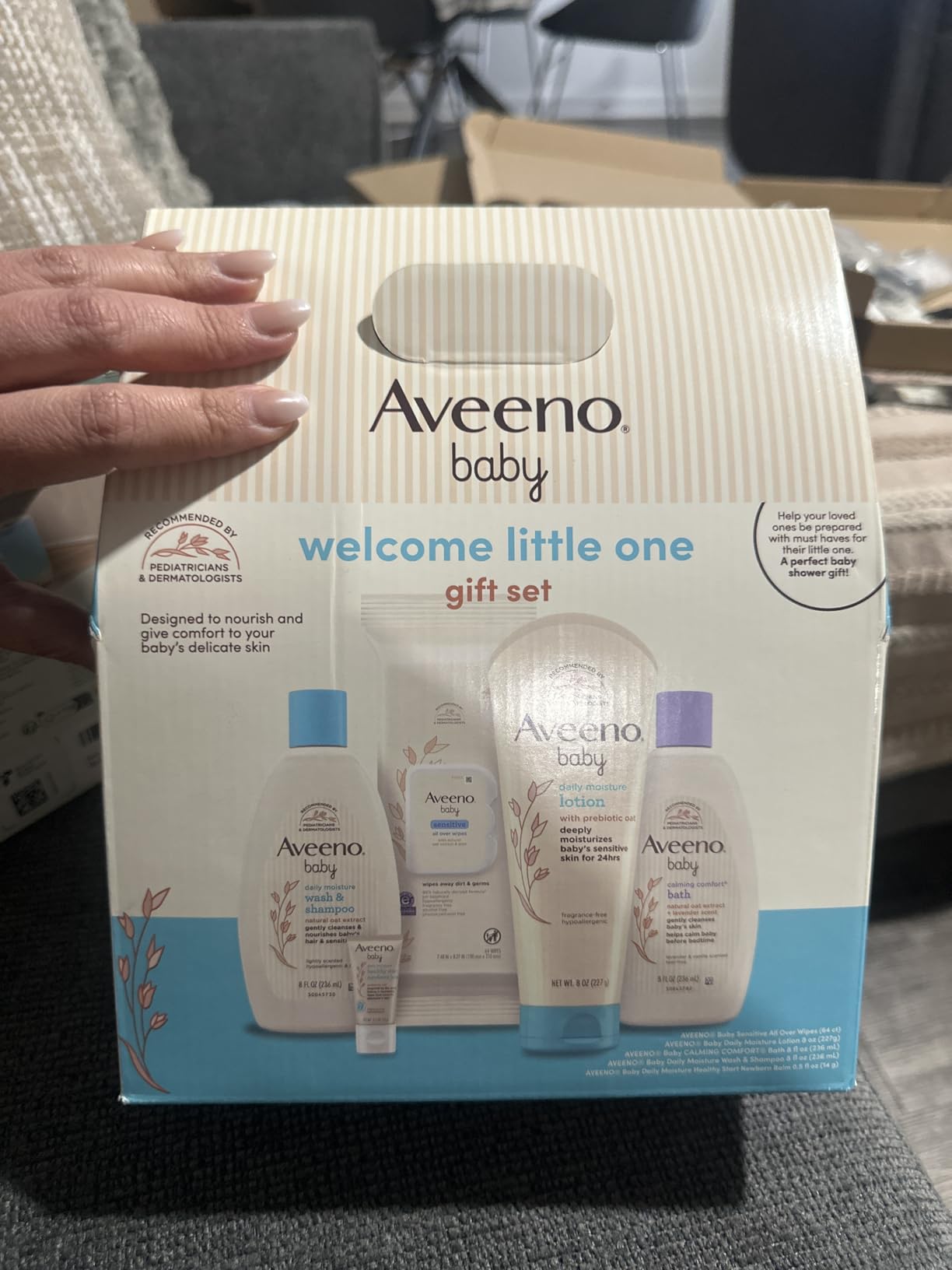 Aveeno Baby Welcome Little One Gift Set, Baby Essentials Set with Daily Moisture Wash and Shampoo, Calming Comfort Bath, Sensitive All Over Wipes, Body Lotion, & Healthy Start Balm, 5 Items customer photo 1