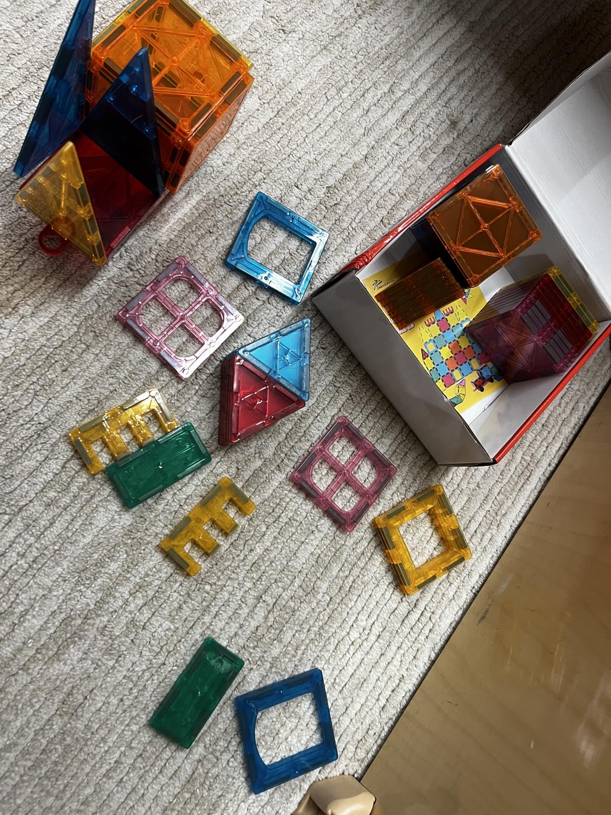 Jasonwell 100pcs Magnetic Tiles Building Blocks Set for Boys Girls Preschool Educational Magnet Construction Kit Stacking STEM Toys Christmas Birthday Gift for Kids Toddler 3 4 5 6 7 8 9 10 + Year Old customer photo 1