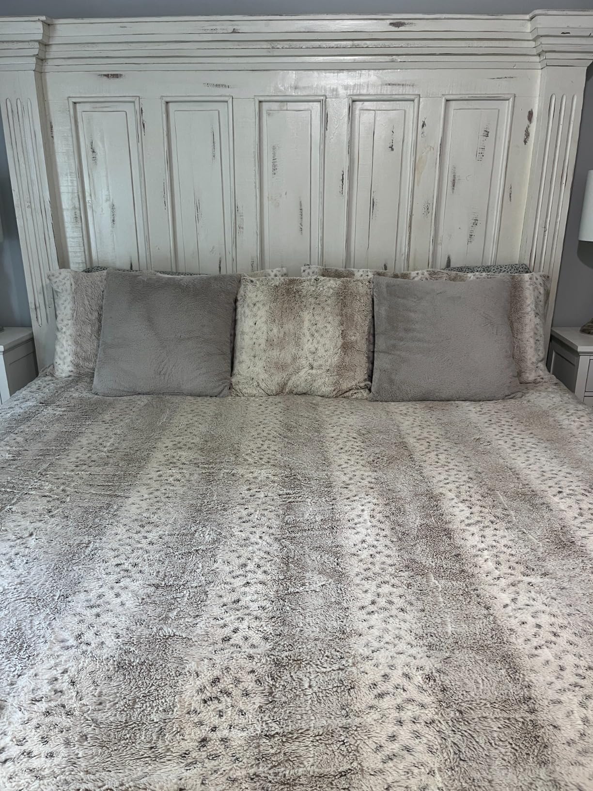 Peri Home Leopard Bedding Faux Fur Super Soft Cozy 3-Piece Comforter and Sham Set, Ivory Snow Leopard, Full/Queen | Faux Fur Super Soft Cozy customer photo 1