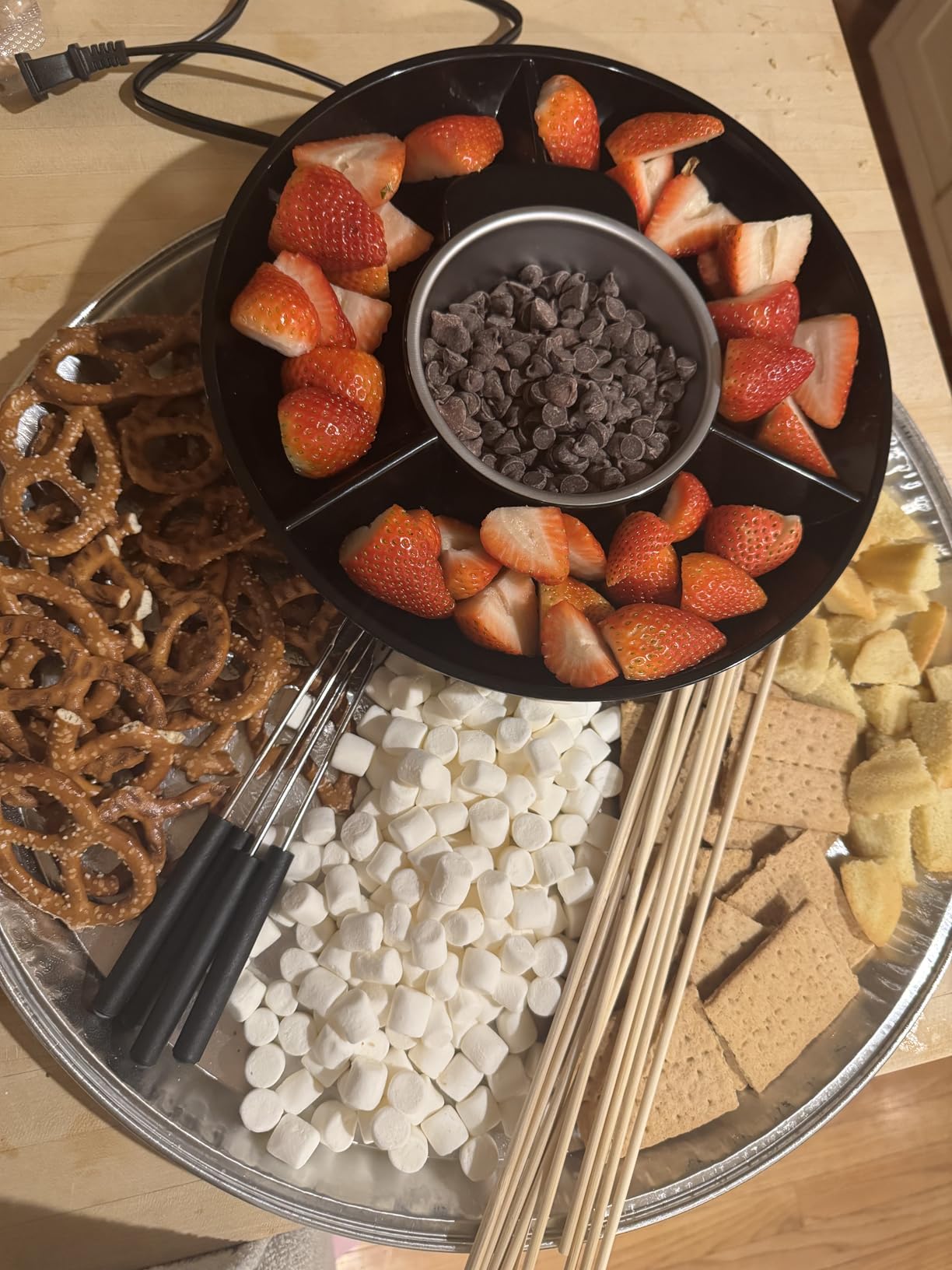 Kusini Electric Fondue Pot Set - Chocolate Fondue Kit - Temperature Control, Detachable Serving Trays, & 4 Roasting Forks - Gift Set & Date Night Idea. Serve at Movie Night or Game Night. customer photo 2