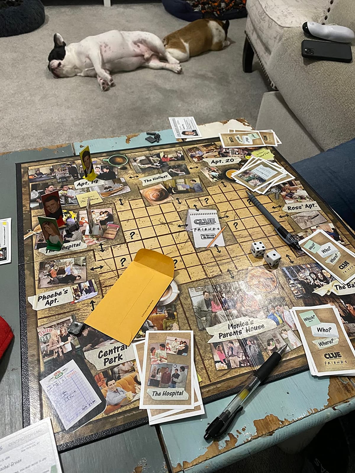 CLUE: Friends | Solve the Mystery in This Collectible Clue Game | Featuring Characters & Locations from Friends TV Sitcom Series customer photo 1