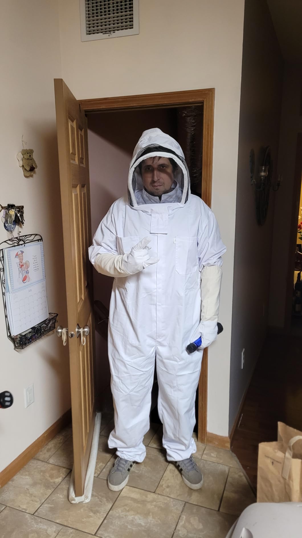 Bee Suits for Men Women,Bee Keeper Suite with Beekeeping Gloves,Beekeeping Suit with Veil Hood,Fully Body Sturdy Beekeeper Suite,Suitable for Professional Beekeepers and Beginners（X-Large） customer photo 1