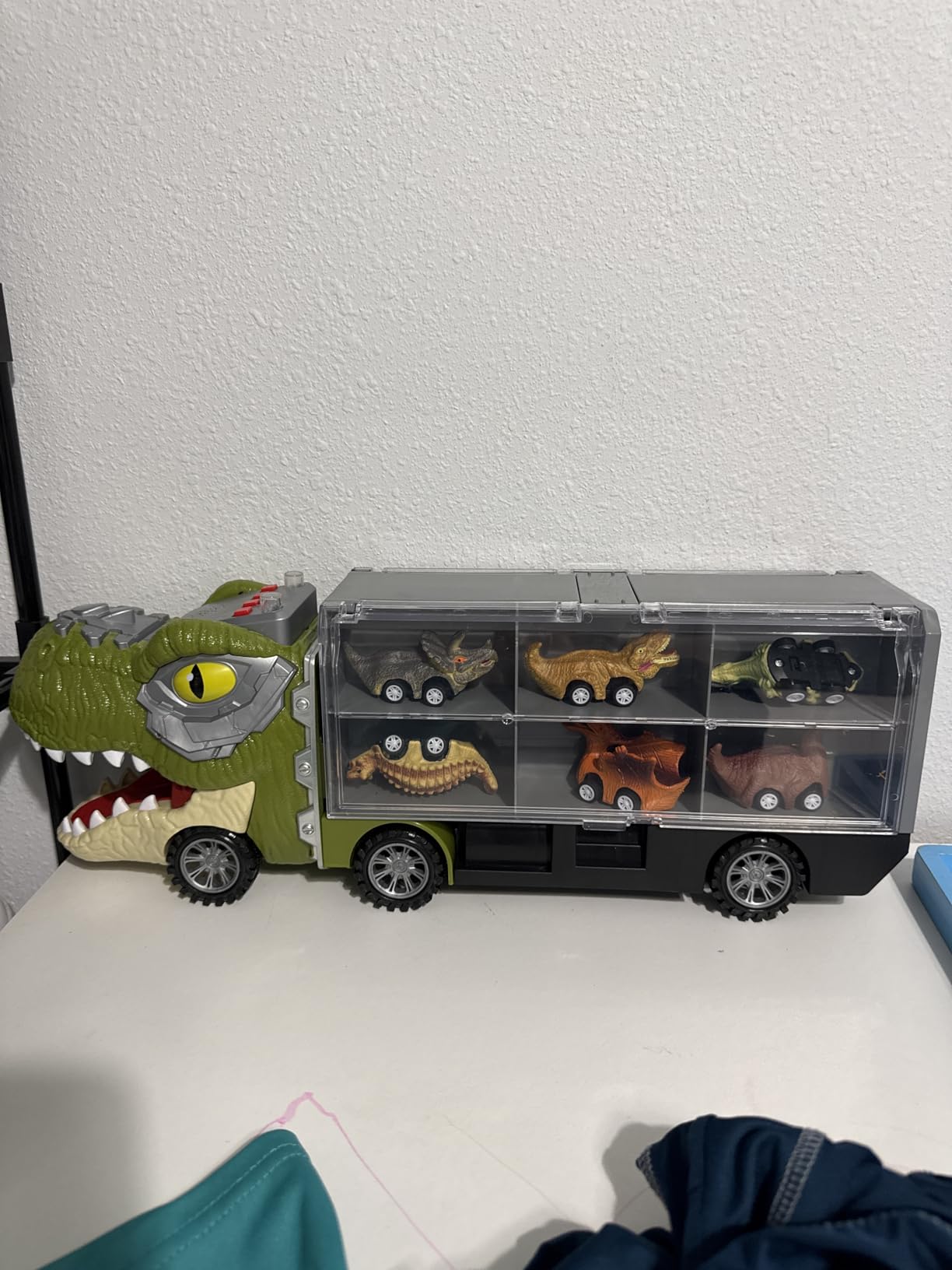 JOYIN 13 in 1 Dinosaur Toys for Kids 3-5, Transport Dinosaur Carrier Truck with 12 Pull Back Cars, Kids Toys 3-4, Birthday Gifts for 3 4 5+ Year Old Boys customer photo 1