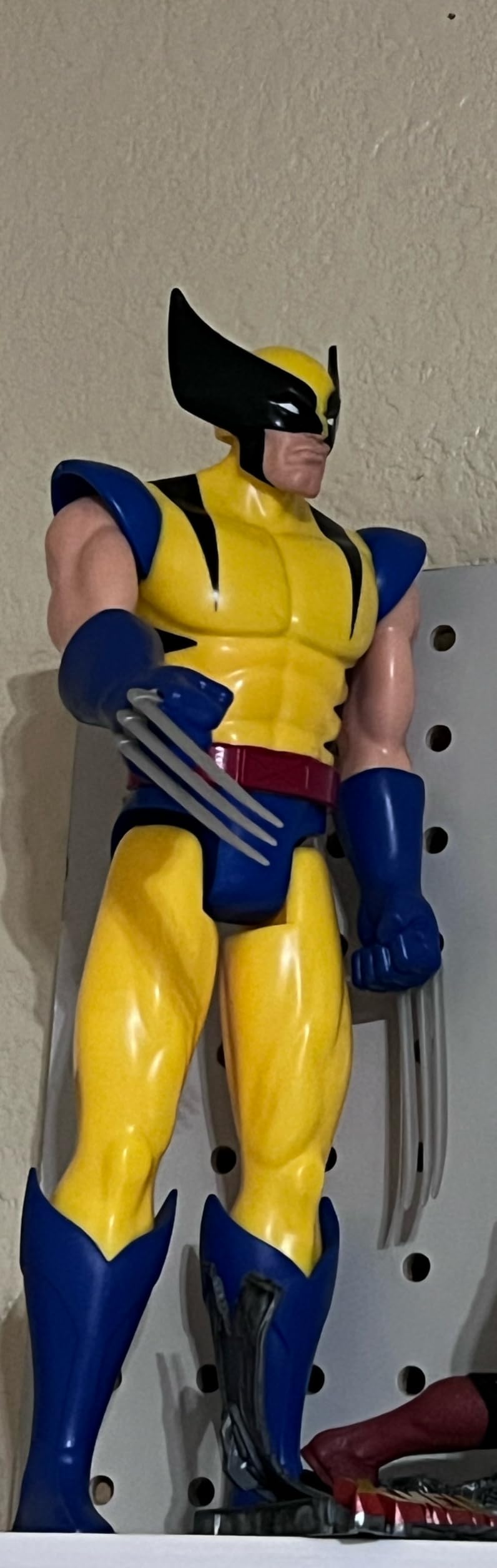 Marvel Titan Hero Series X-Men Wolverine 12-Inch-Scale Action Figure, X-Men Toys, Super Hero Toys for Kids, Ages 4 and Up customer photo 2