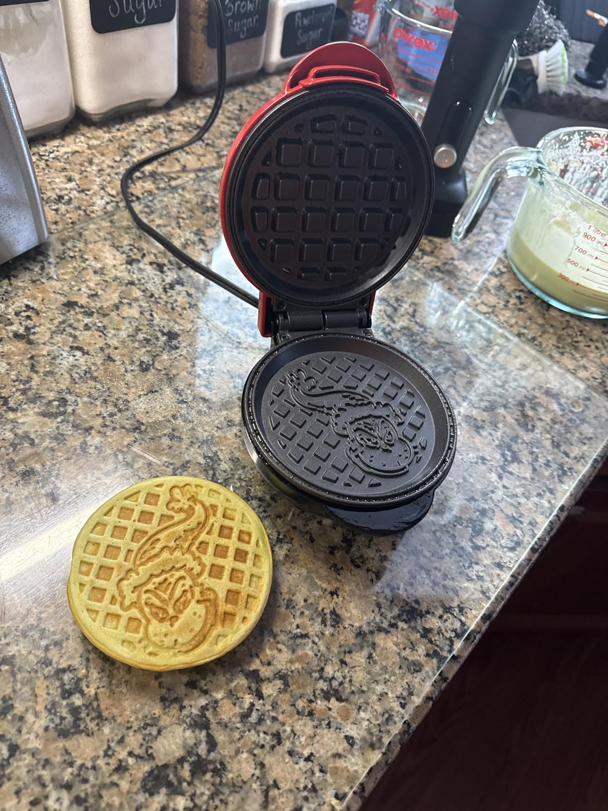 Uncanny Brands Sonic the Hedgehog Mini Waffle Maker - Sega Kitchen Appliance customer photo 2