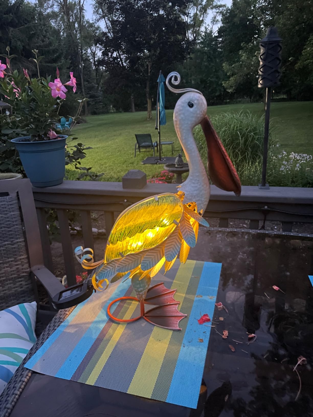 HONGLAND Solar Metal Pelican Statues Garden Sculpture & Statues, Glass Outdoor Pelican Yard Art Coastal Ocean Bird Decor Lawn Ornament for Backyard Porch Patio Decor (19 Inch) customer photo 2