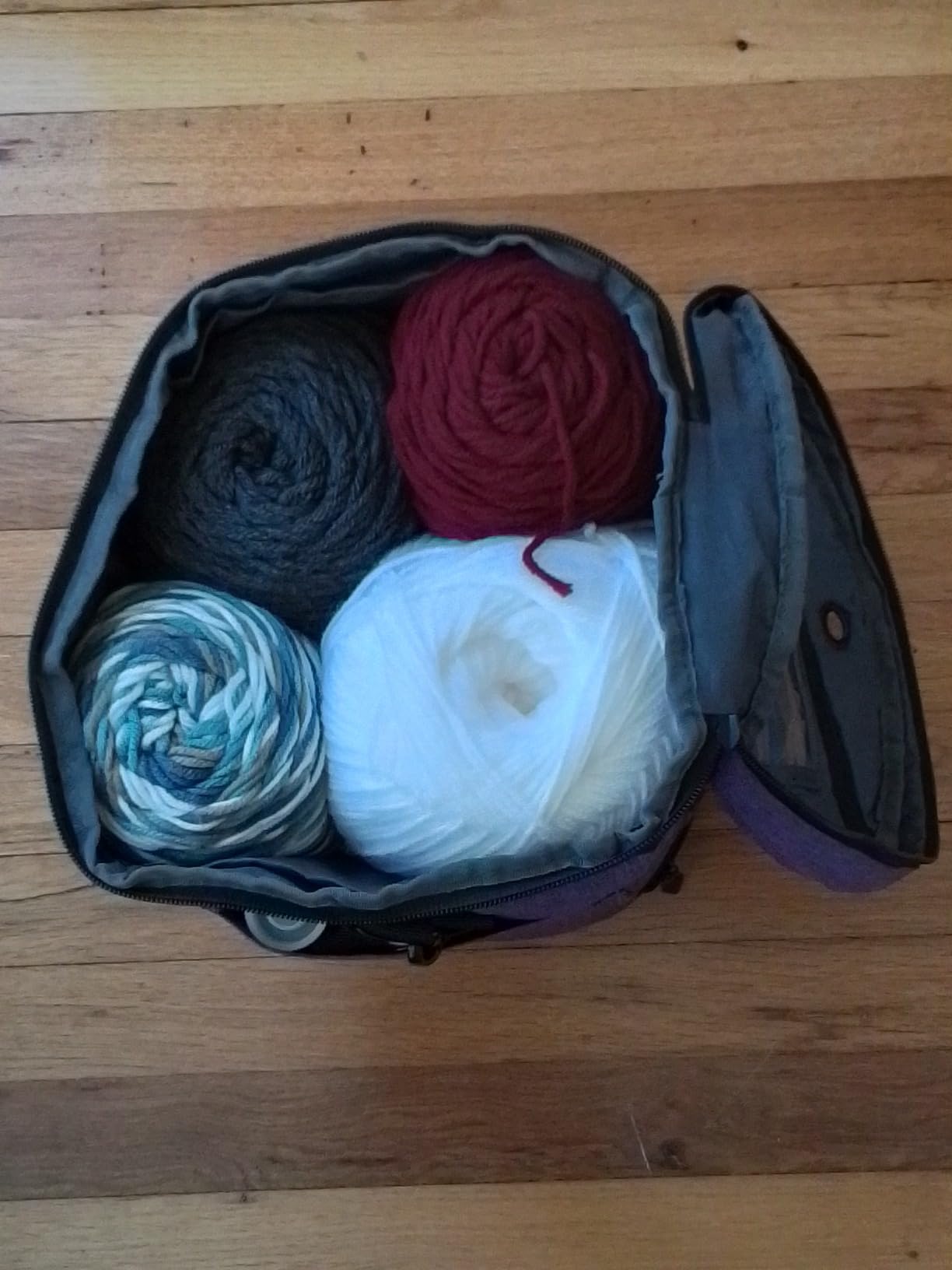 MYBAGZING Expandable Yarn Storage Organizer, Crochet Bag & Yarn Tote with Zipper Closure, Yarn Holder for Crocheting and Knitting for Yarn Skeins, Hooks, Needles, Accessories - Gift for Crafters customer photo 1
