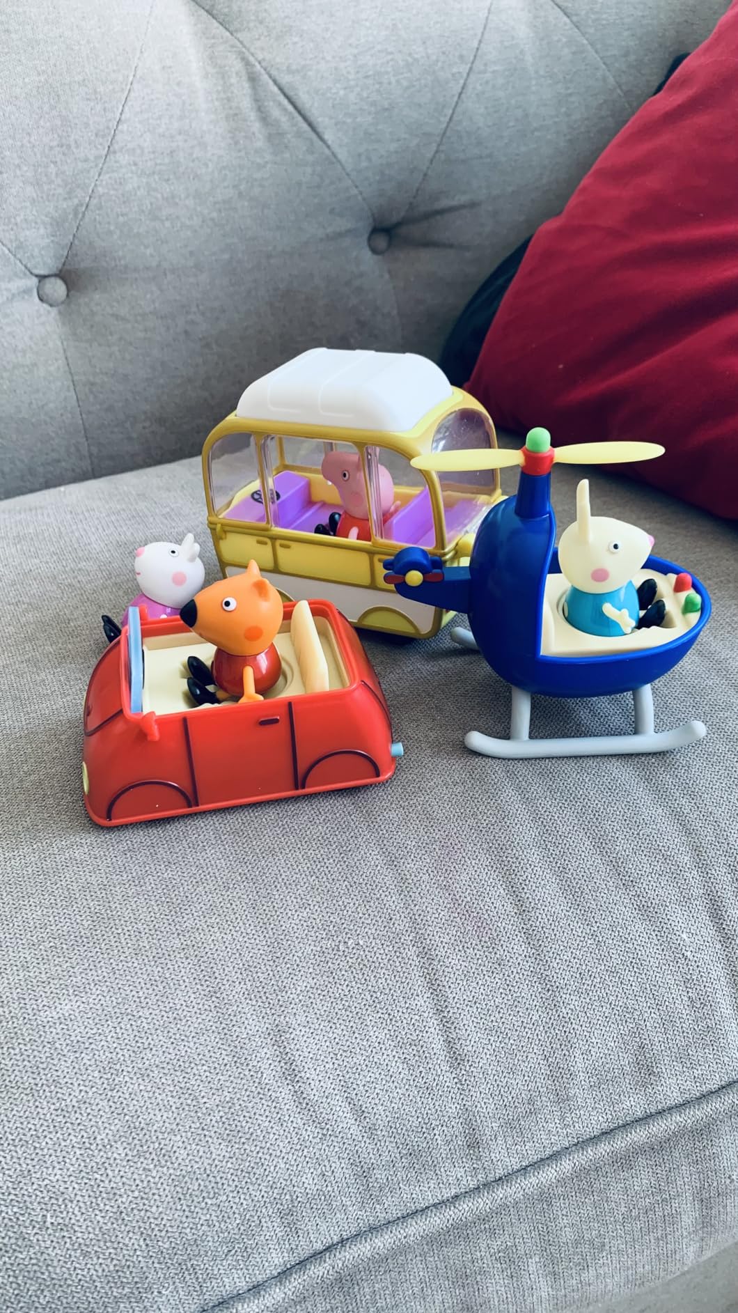 Peppa Pig Peppa's Little Vehicle Playset for Girls and Boys, Includes Helicopter, Camper, and Car, and 5 Figures Set, Preschool Toys, Ages 3+ (Amazon Exclusive) customer photo 2
