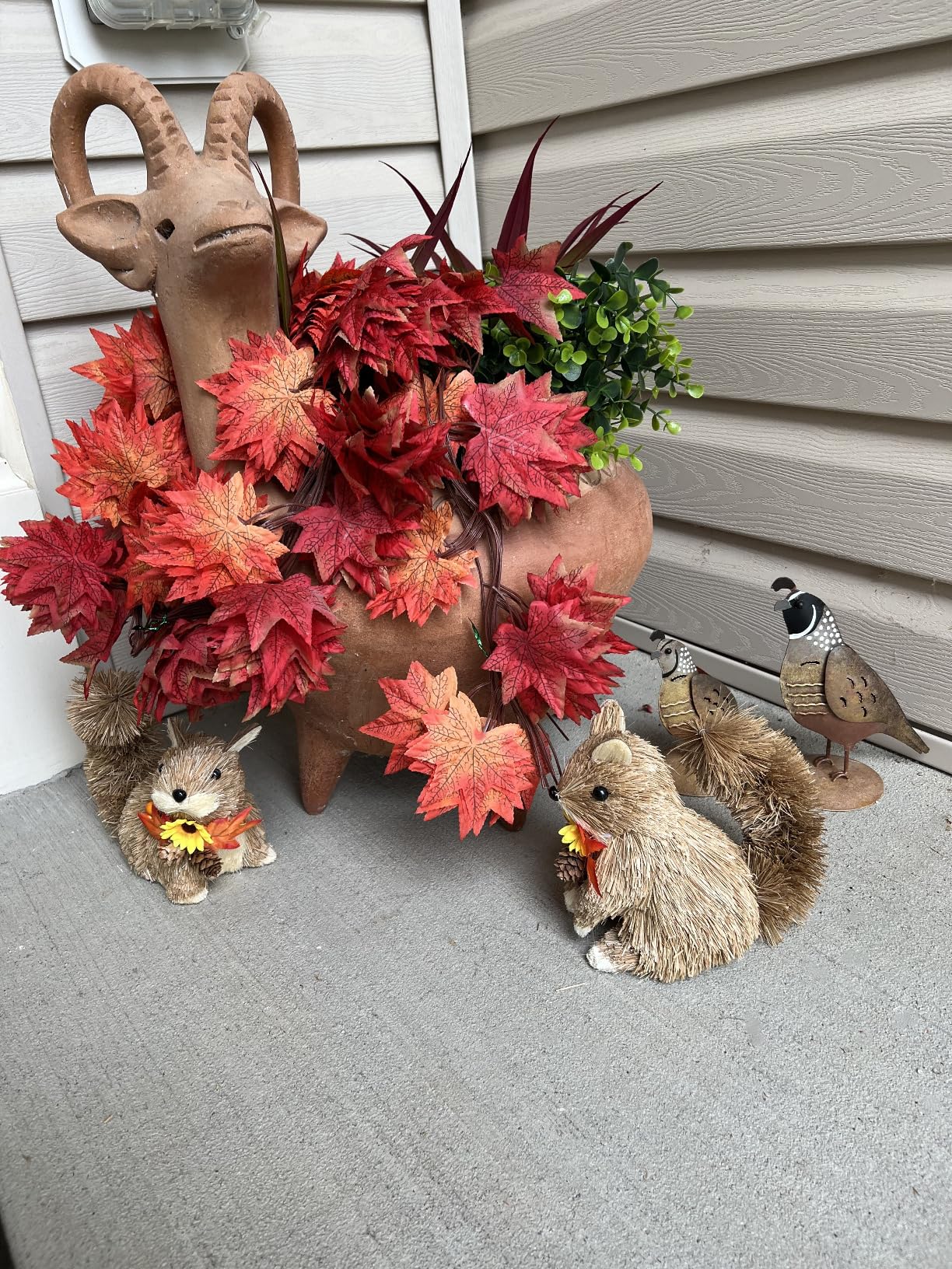 Lulu Home 2 Packs Squirrel Figurines, Handmade Straw-Woven Sitting | Dangling Legs, Grape Sunflower Pumpkin Harvest Sculpture, Window Sill Kitchen Tabletop, Autumn Home Decor customer photo 1