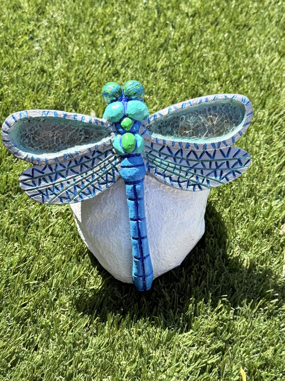 Rezpuao Garden Statue Dragonfly,Solar Dragonfly Decor for Outdoor,Resin Dragonflies Figurine with Solar Light for Patio,Balcony,Yard,Lawn Ornament,Perfect Garden Gift customer photo 2