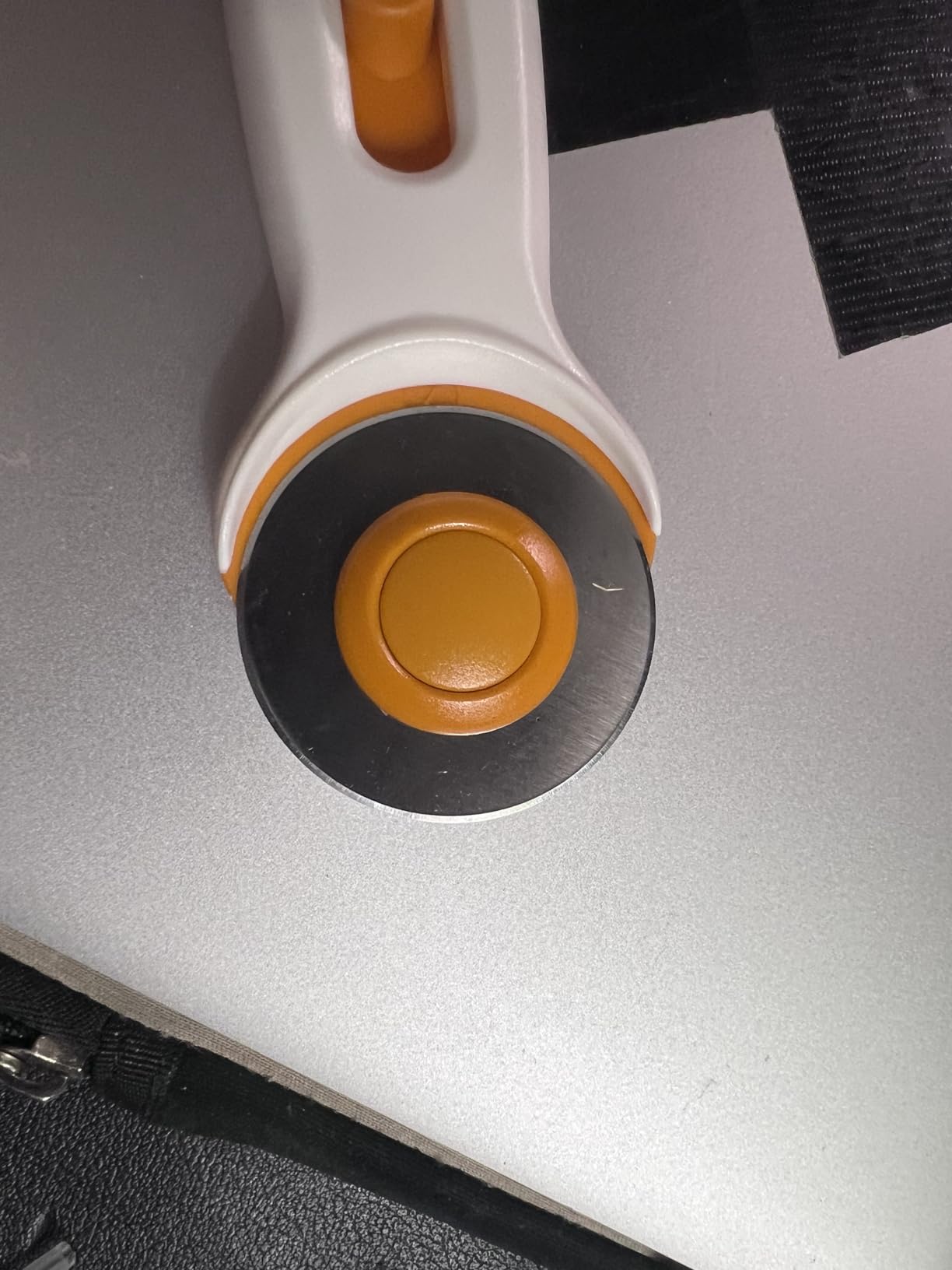 Fiskars 45mm Rotary Cutter for Fabric, Premium Steel Stick Fabric Cutter Cuts Through Multiple Layers, Right and Left Handed, Easy and Safe Blade Change, Arts and Crafts, Sewing and Quilting Tools customer photo 1