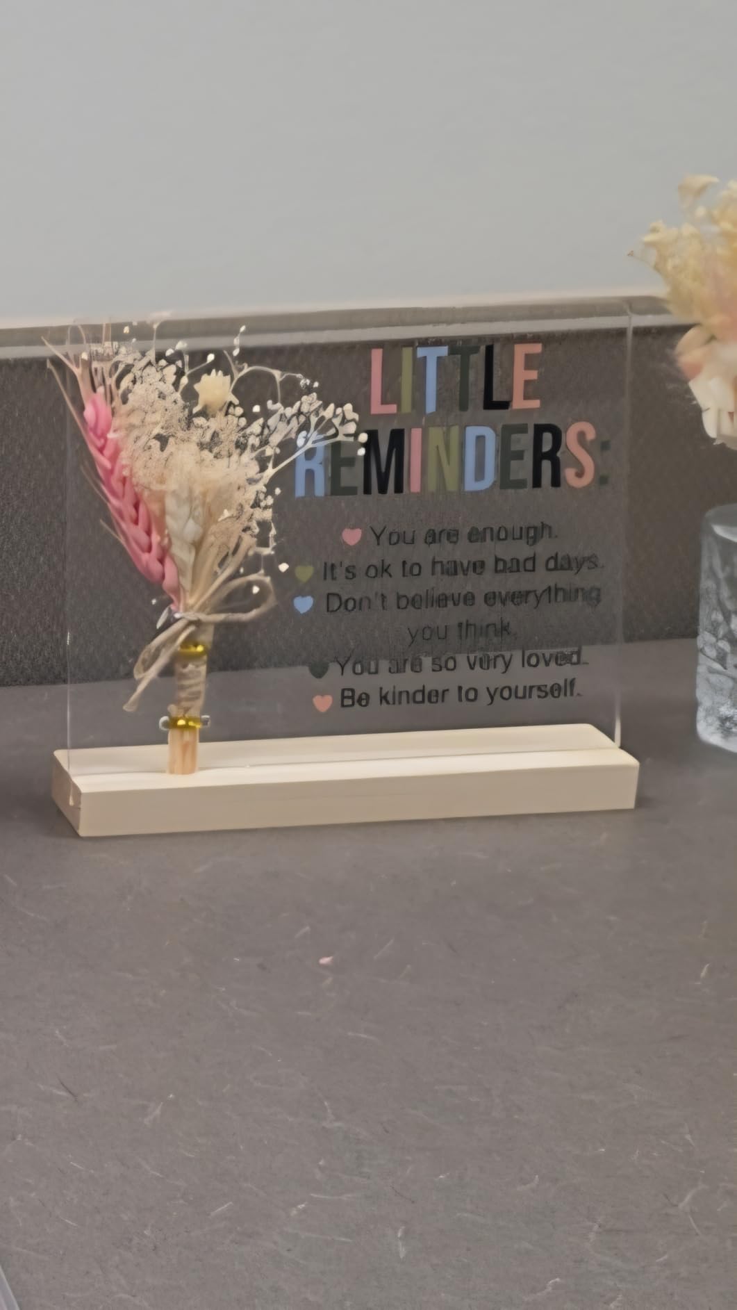 Leader Gift for Men Women Boss Mentor Leadership Gifts a Sign of a Good Leader Sayings Clear Desk Decorations Acrylic Sign With Wooden Stand for Desk Table Shelf customer photo 2