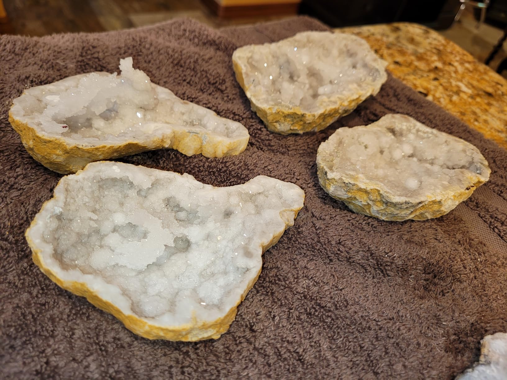 TruEnergy Break Your Own Geodes Kit - 20 Real Geodes 1.75