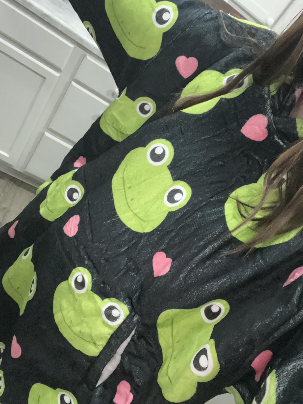 Frog Gifts for Women, Wearable Flannel Frog Blanket Hoodie, Super Soft Warm Cozy with Giant Pocket - One Size Fits Most customer photo 1