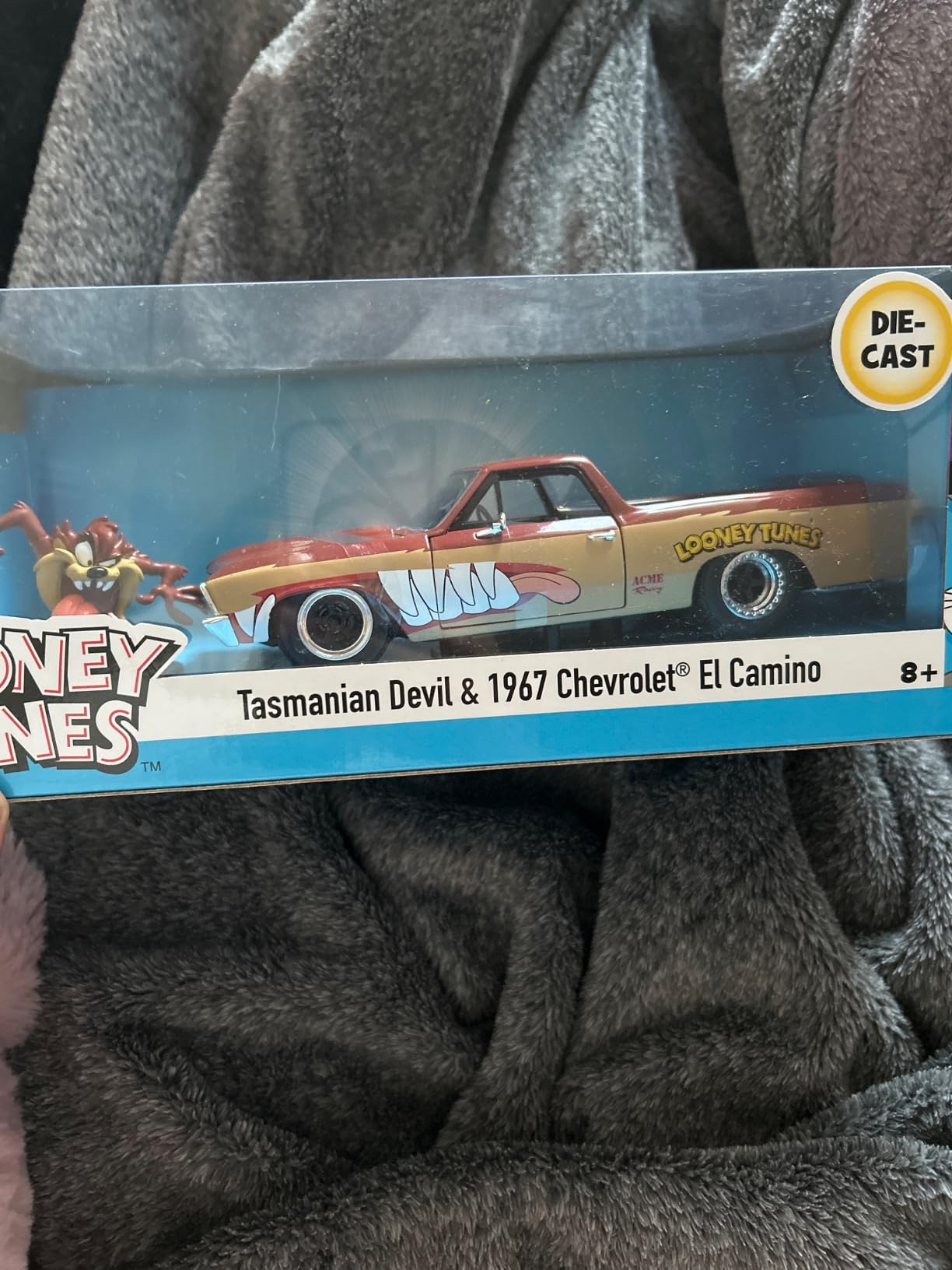 Jada Looney Tunes 1:24 1967 Chevy El Camino Die-Cast Car & 2.75